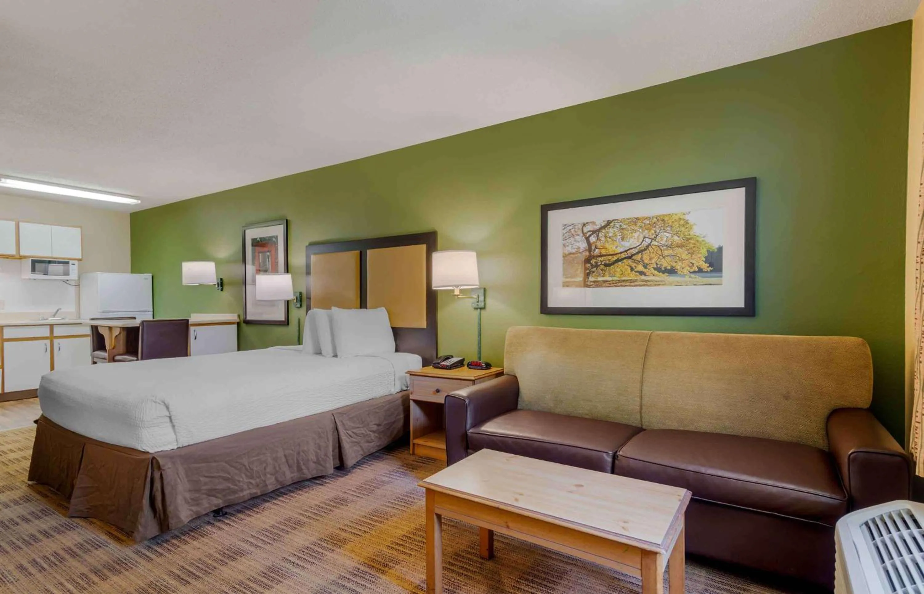Bedroom, Bed in Extended Stay America Select Suites - Atlanta - Cumberland Mall