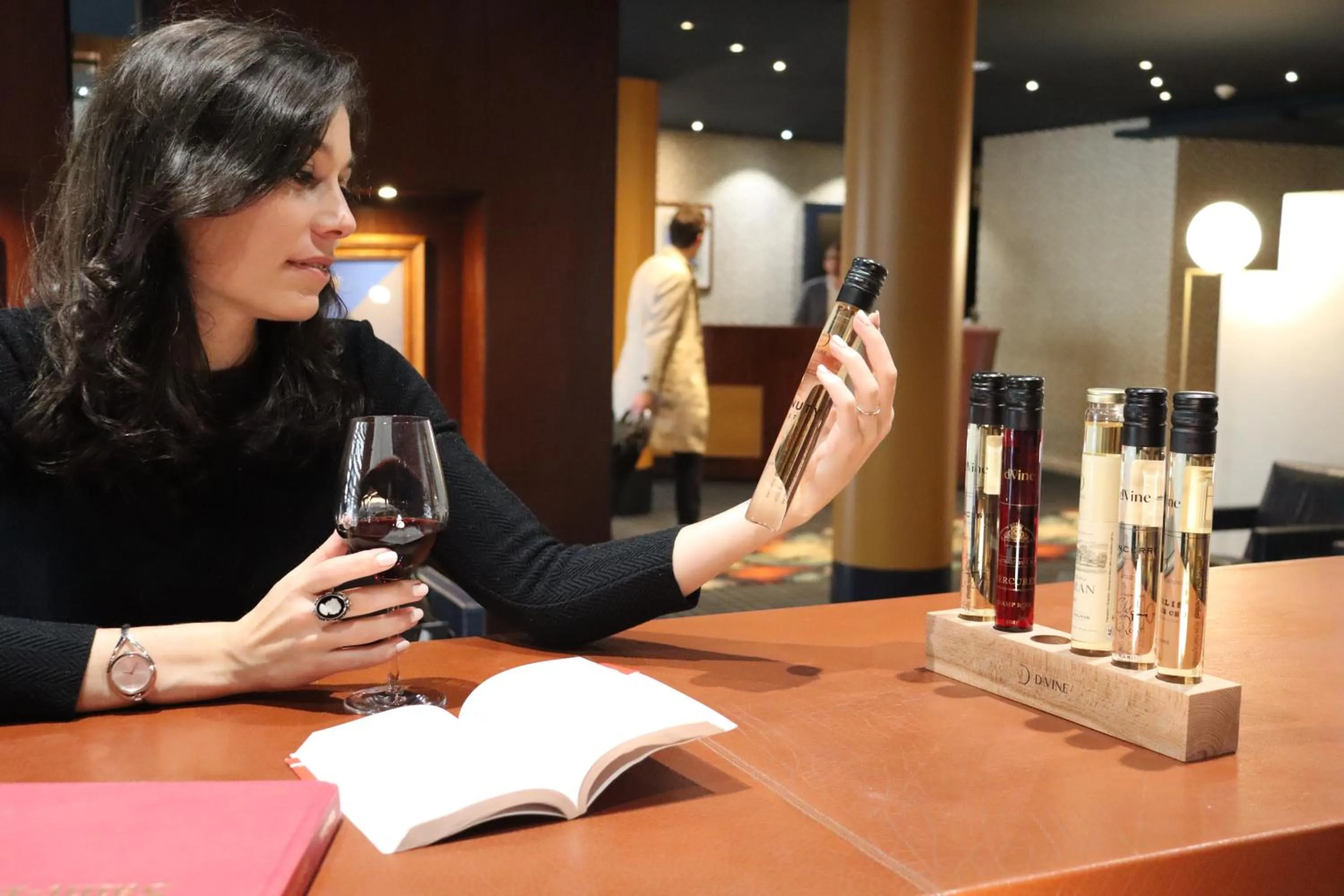 Lounge or bar in Le Pergolèse Paris Champs Elysées