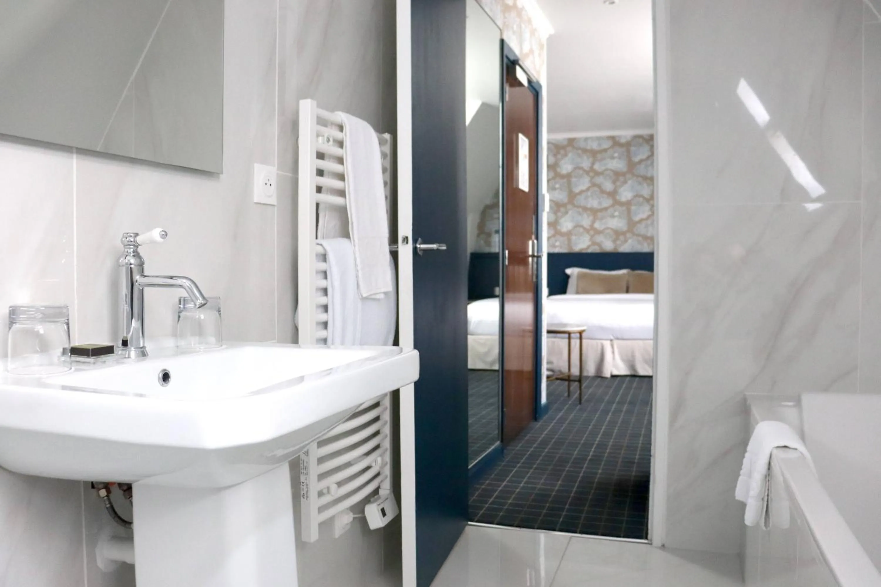 Bathroom in Le Pergolèse Paris Champs Elysées