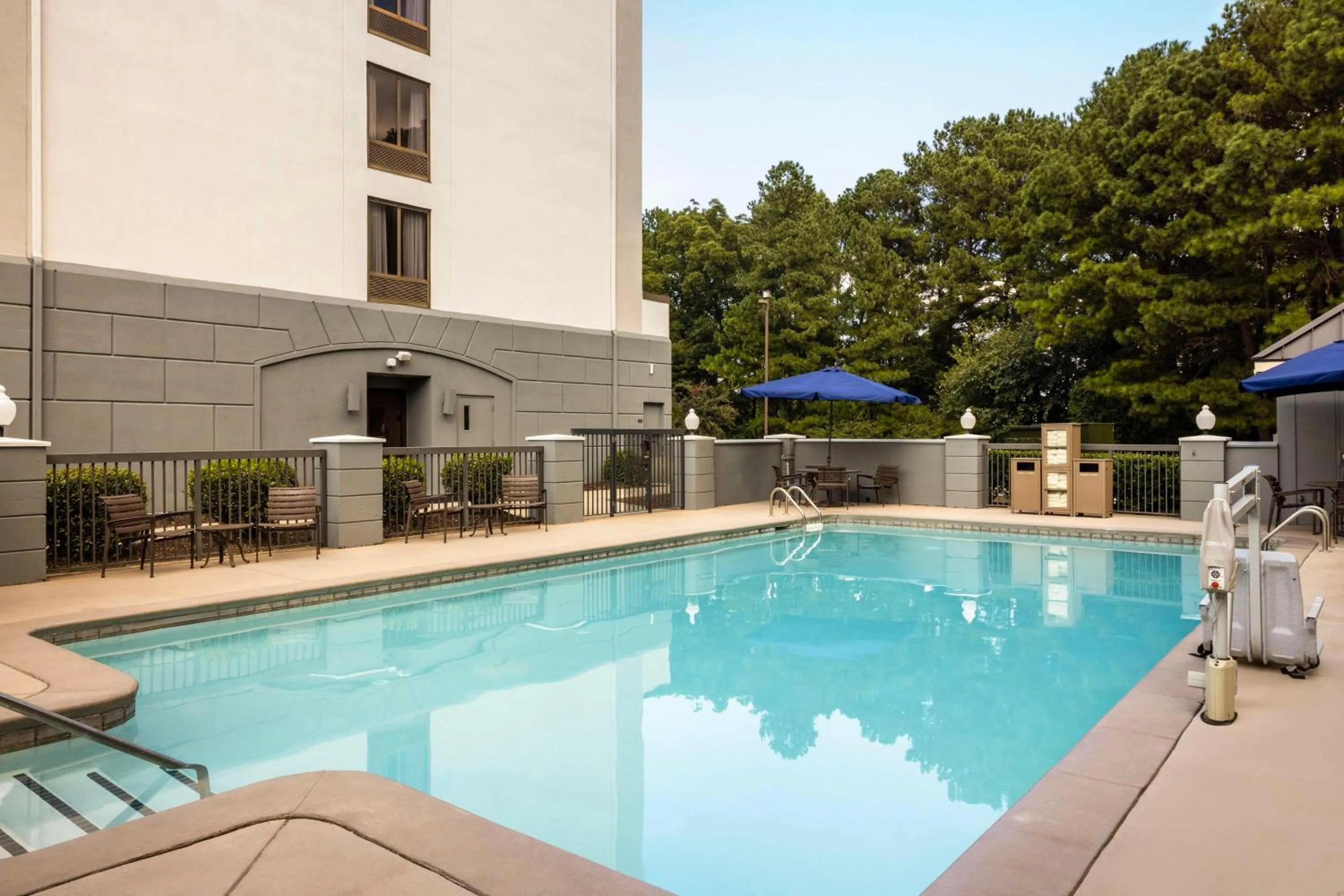 Swimming pool in Hyatt Place Columbus/Dublin