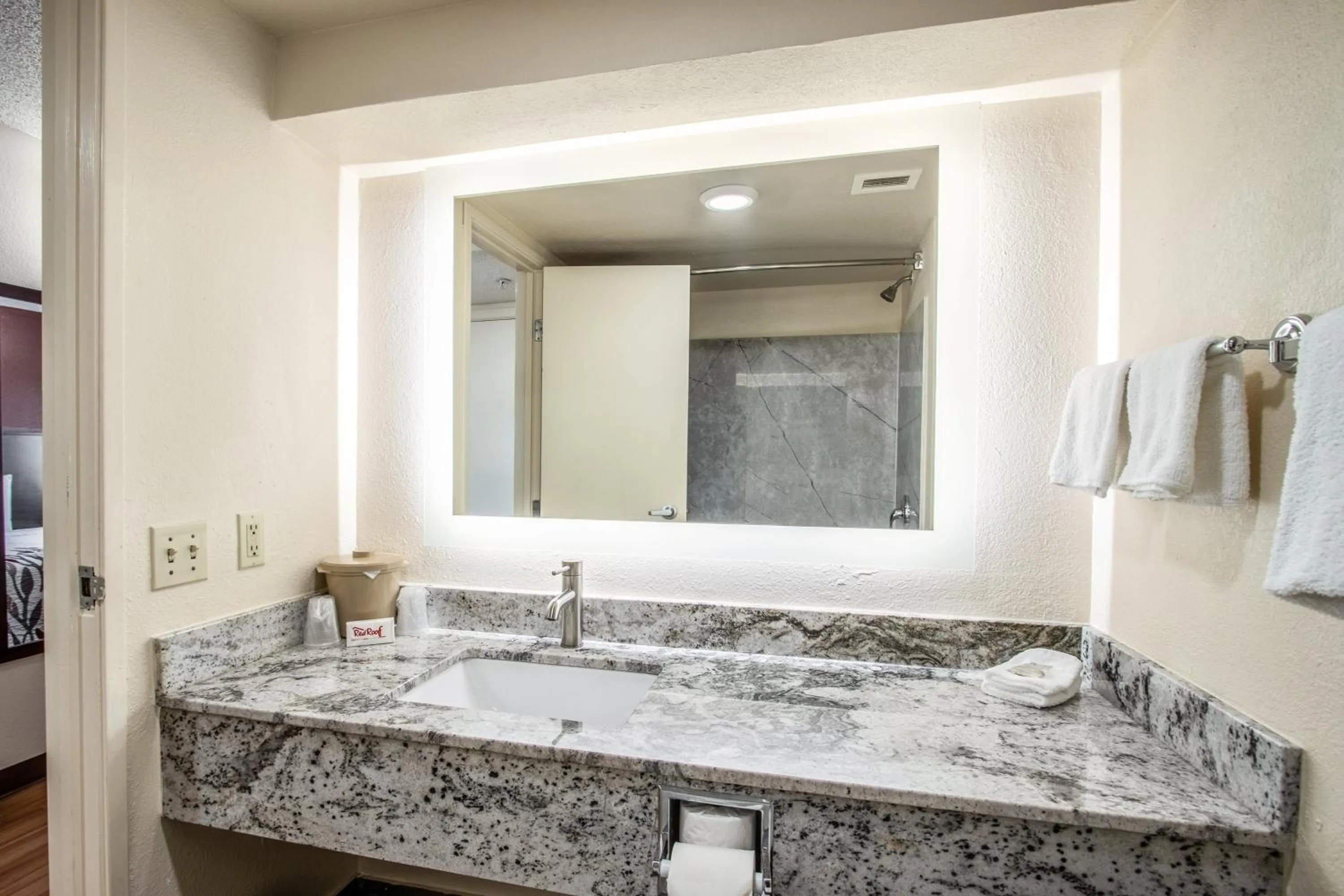 Bathroom in Red Roof Inn El Paso West