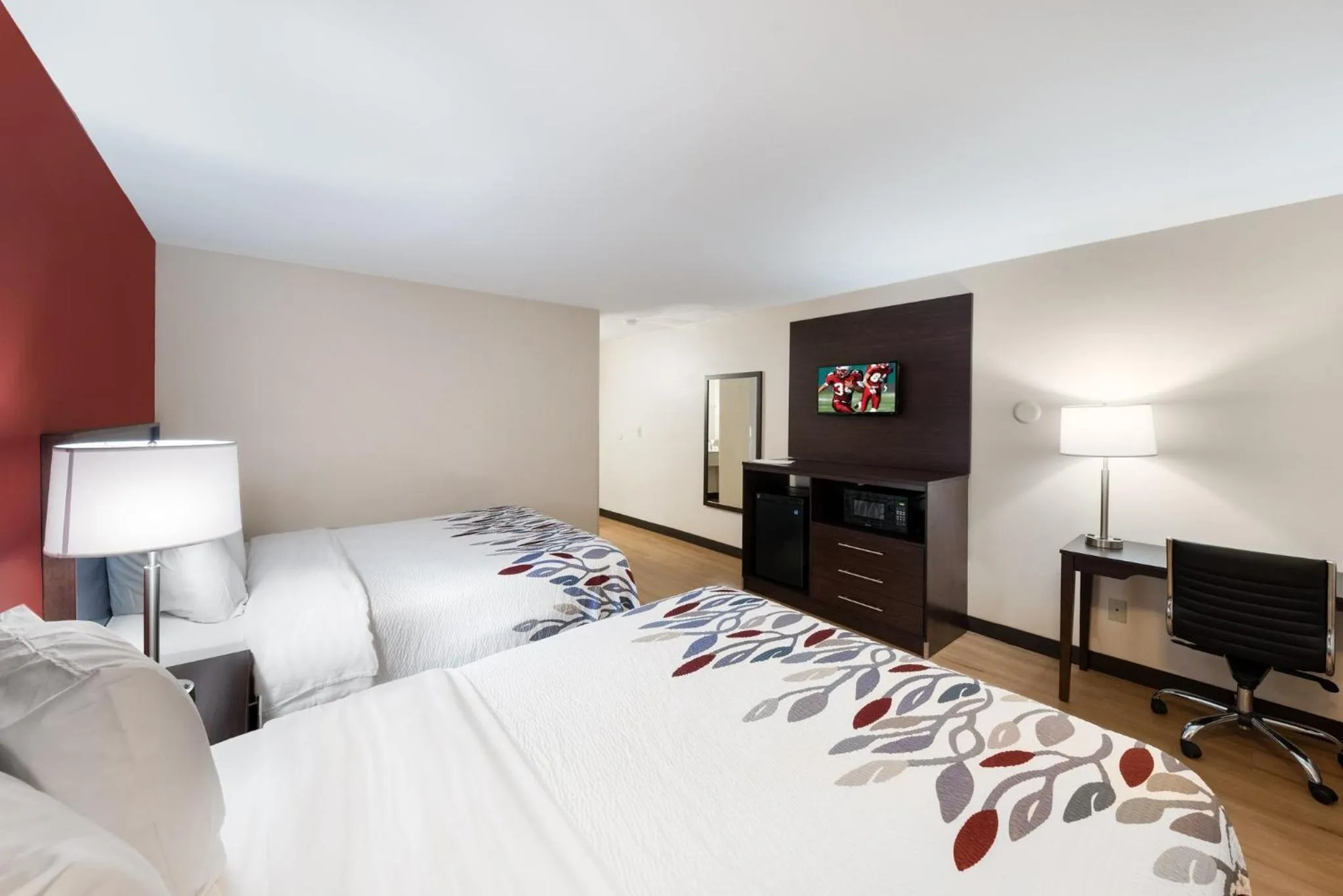 Photo of the whole room, Bed in Red Roof Inn El Paso West