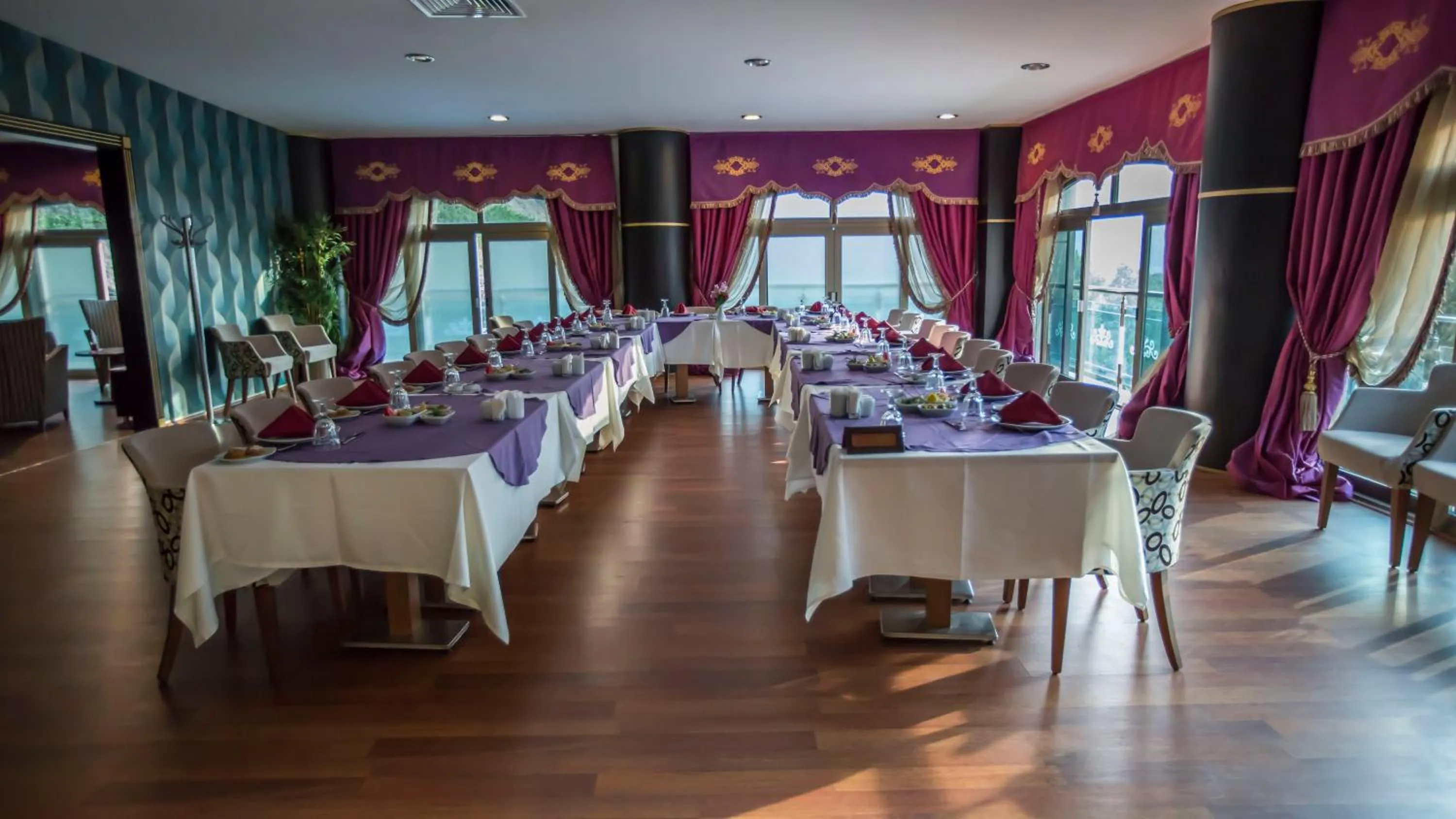 Restaurant/places to eat in Sarot Termal Park Resort & Spa - Halal Hotel