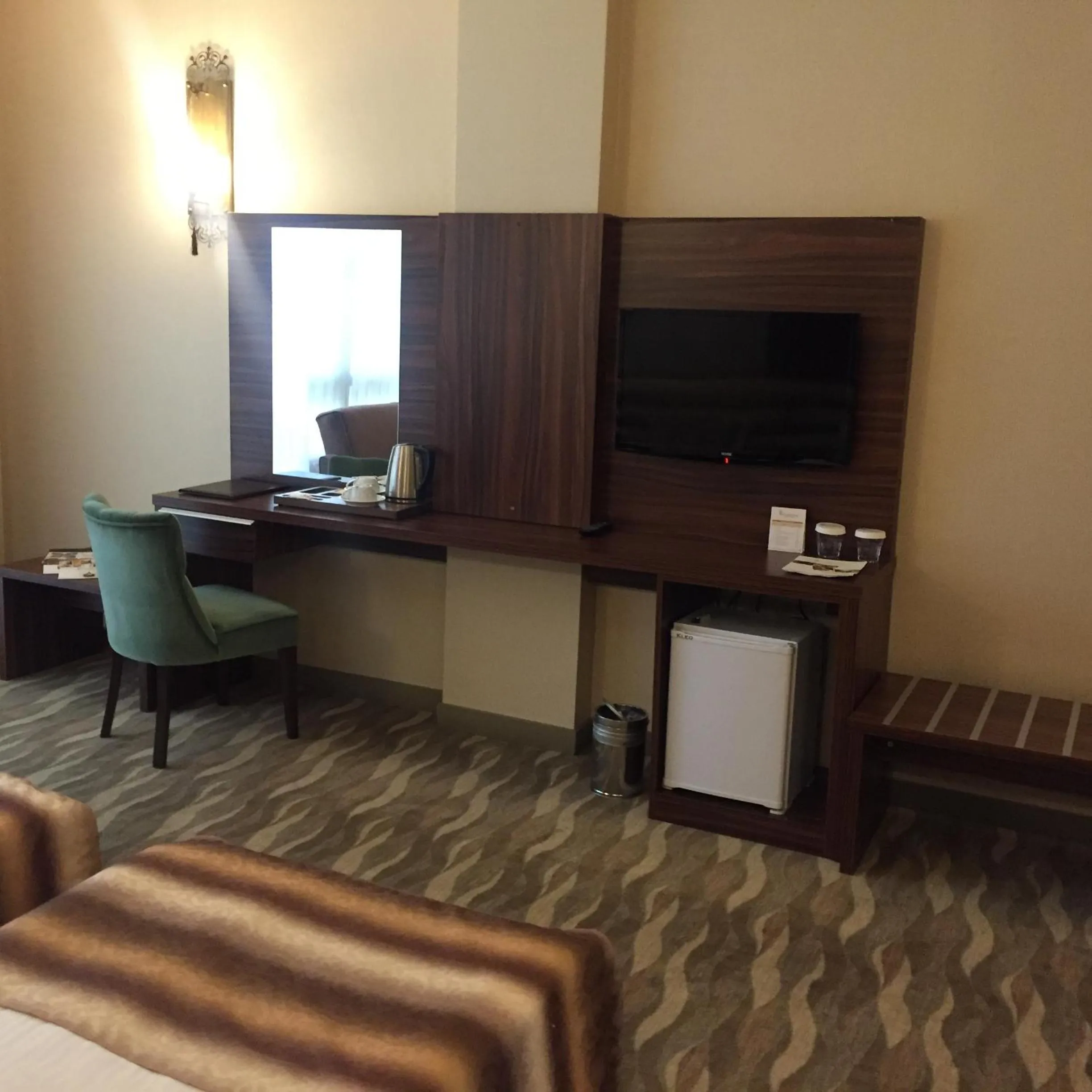 TV and multimedia in Sarot Termal Park Resort & Spa - Halal Hotel