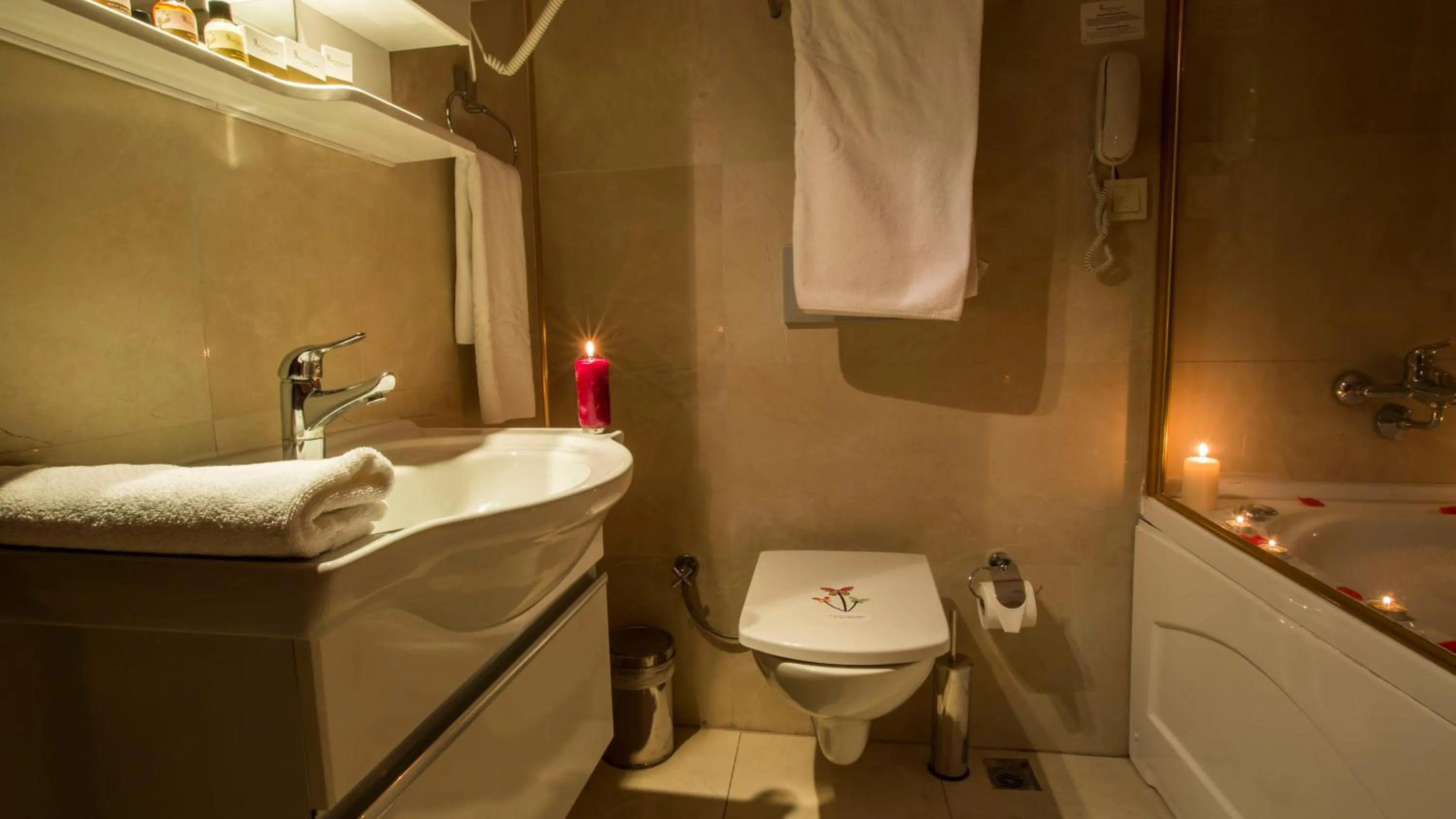 Toilet in Sarot Termal Park Resort & Spa - Halal Hotel