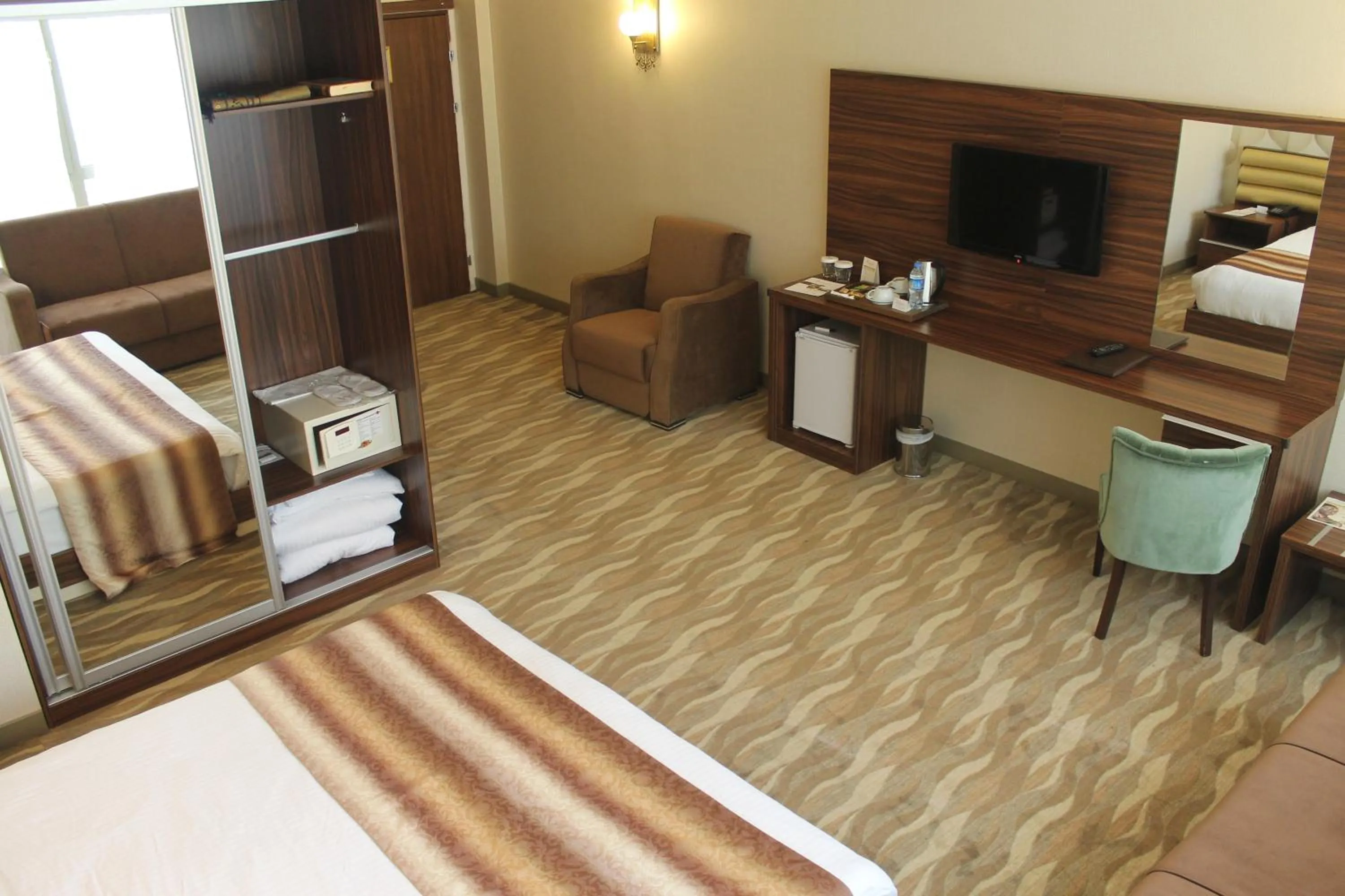 TV and multimedia, Bed in Sarot Termal Park Resort & Spa - Halal Hotel