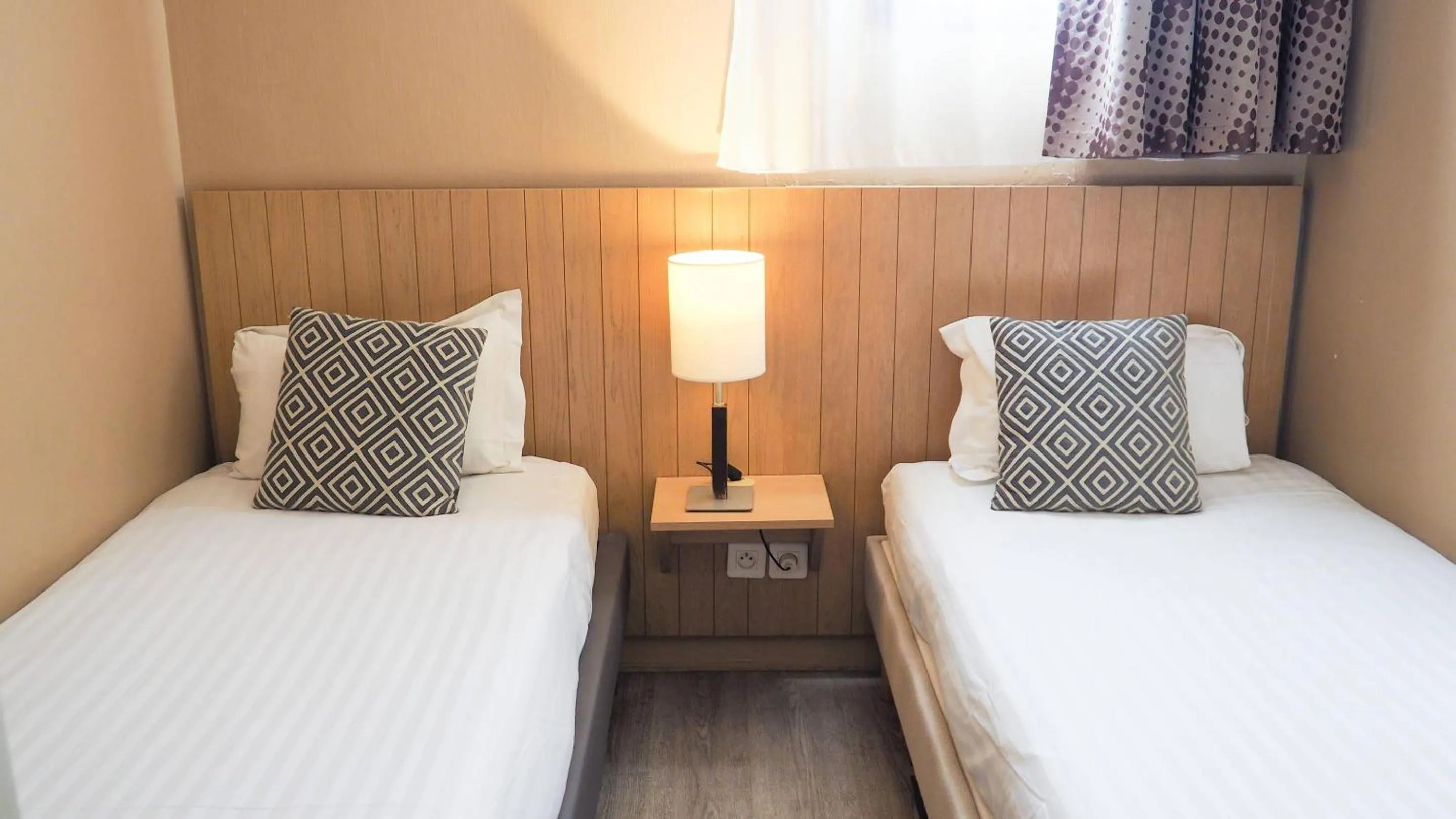 Bedroom, Bed in Comfort Aparthotel Marseille Prado