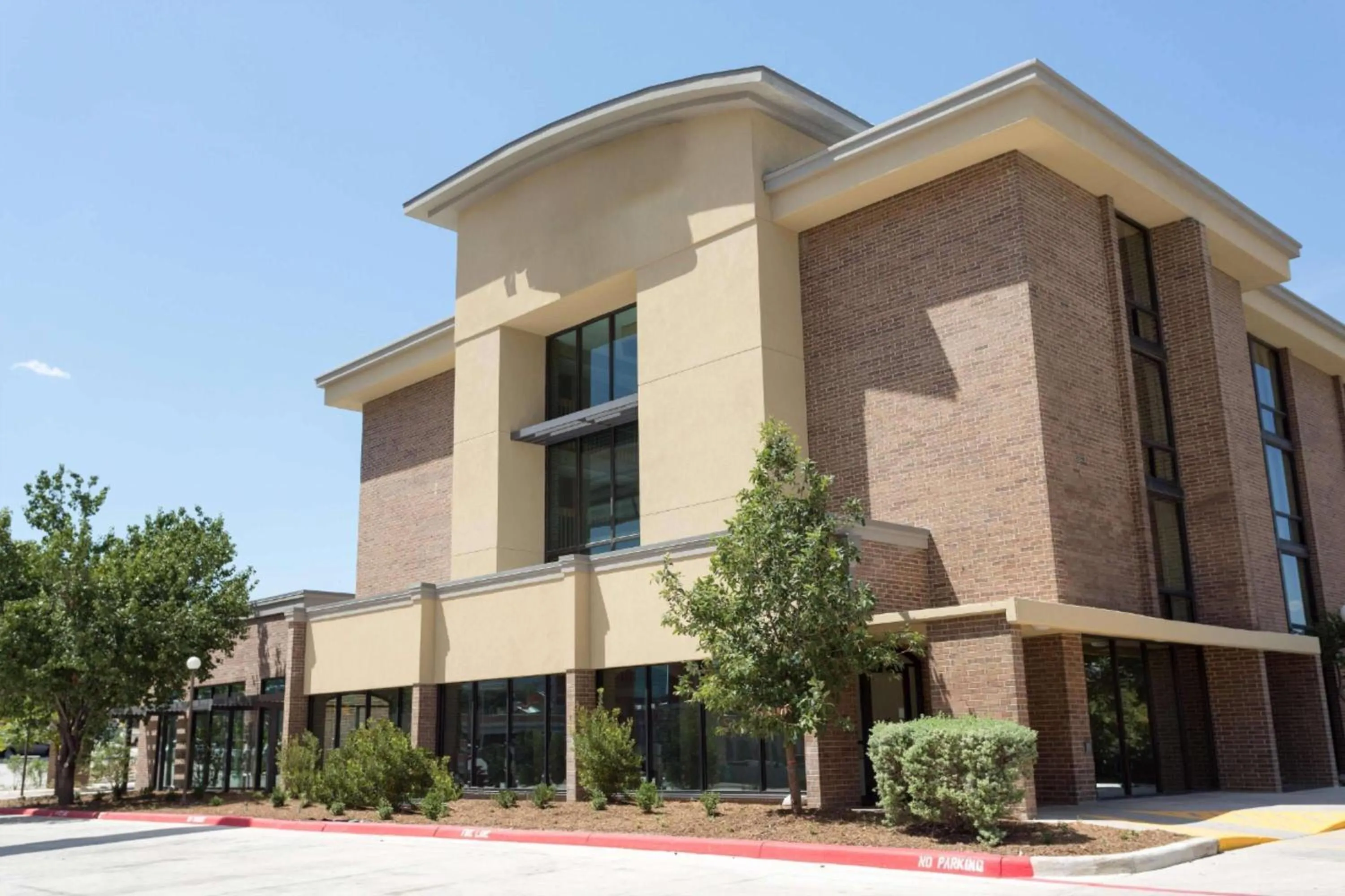 Property building in Heritage Inn & Suites San Antonio Airport, Trademark Wyndham