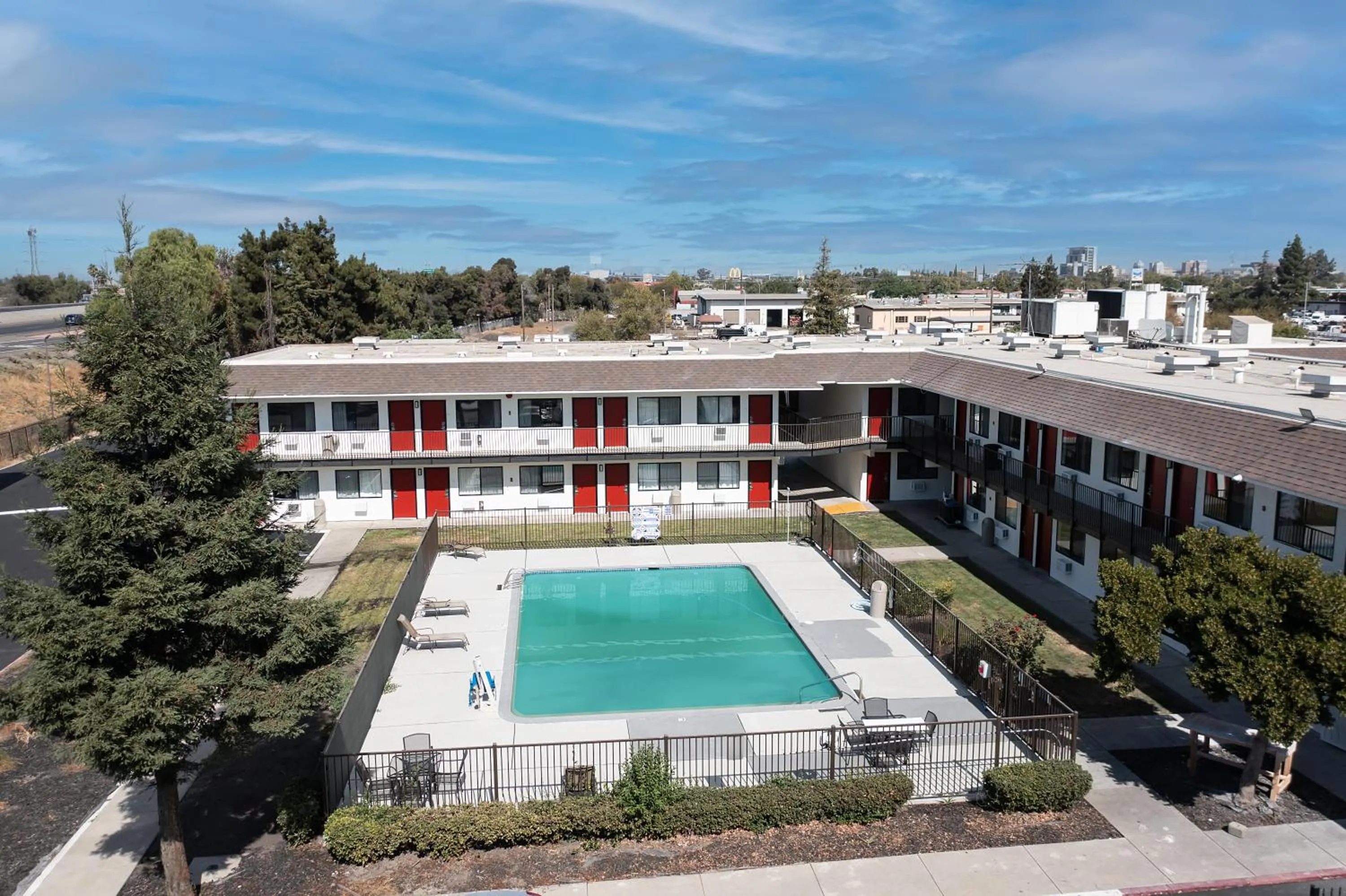 Swimming pool in Econo Lodge Stockton near I-5 Fairgrounds