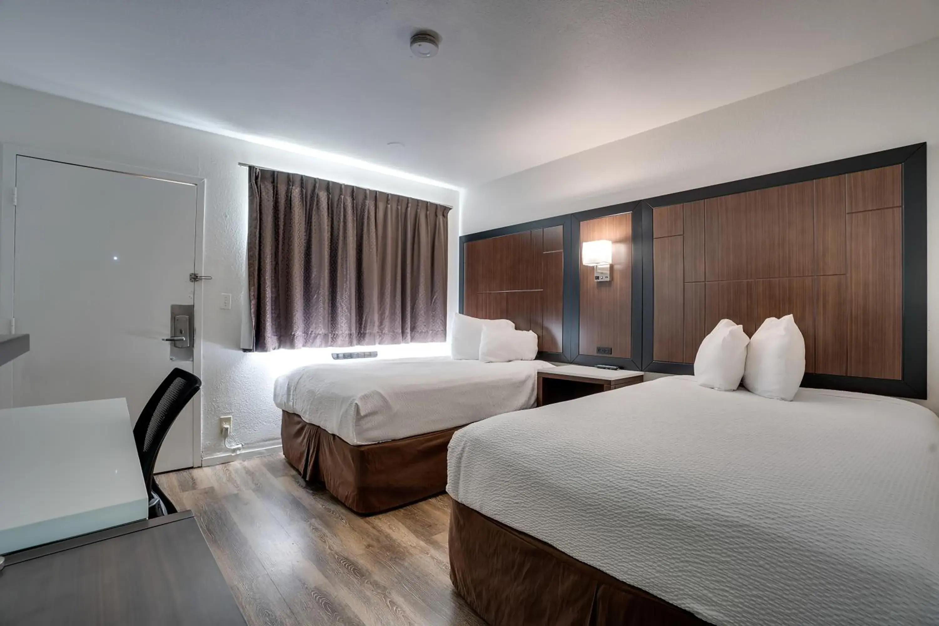 Quadruple Room - Non Smoking/Pet Friendly in Econo Lodge Stockton near I-5 Fairgrounds Quadruple Room - Non Smoking/Pet Friendly in Econo Lodge Stockton near I-5 Fairgrounds