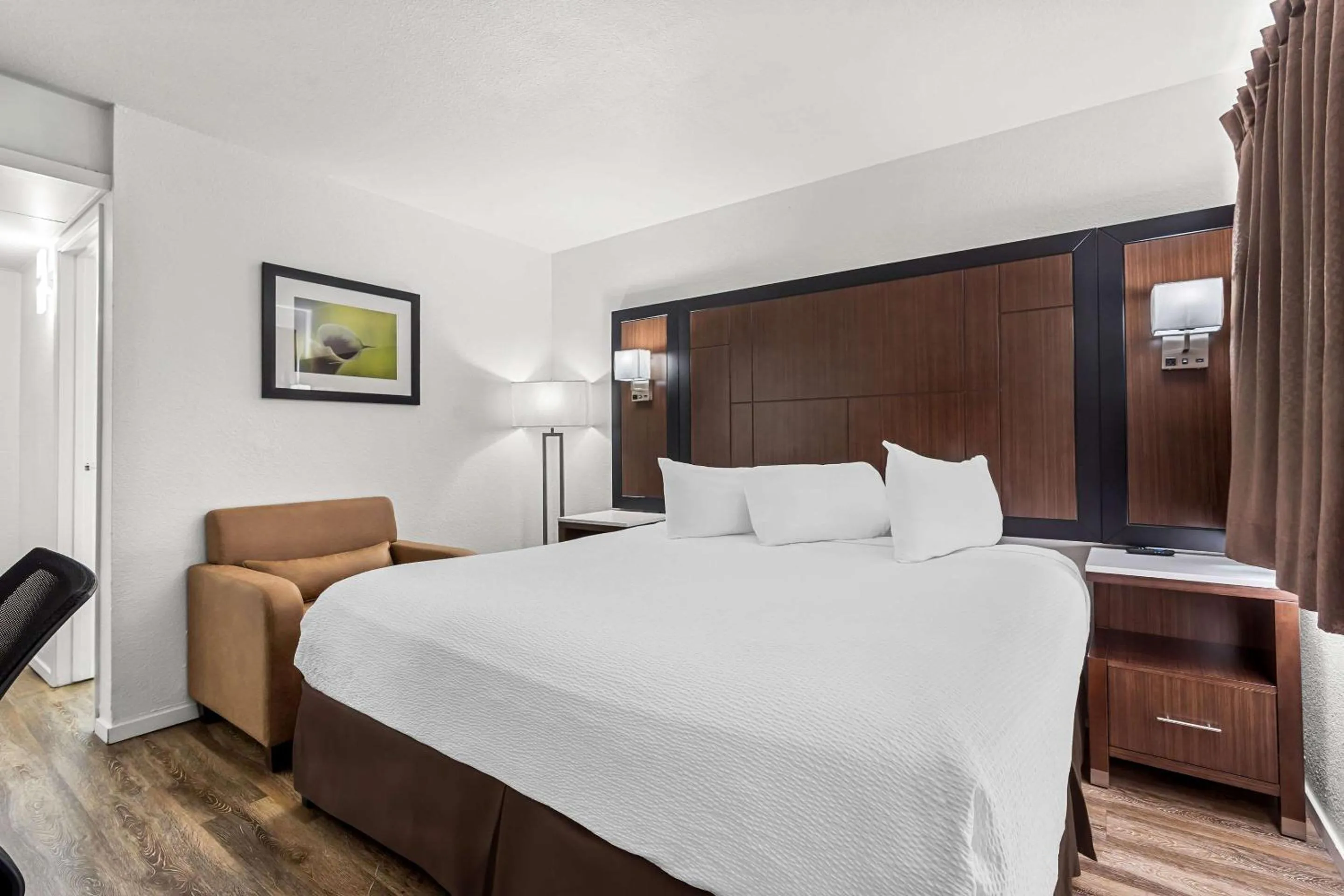 Bedroom, Bed in Econo Lodge Stockton near I-5 Fairgrounds