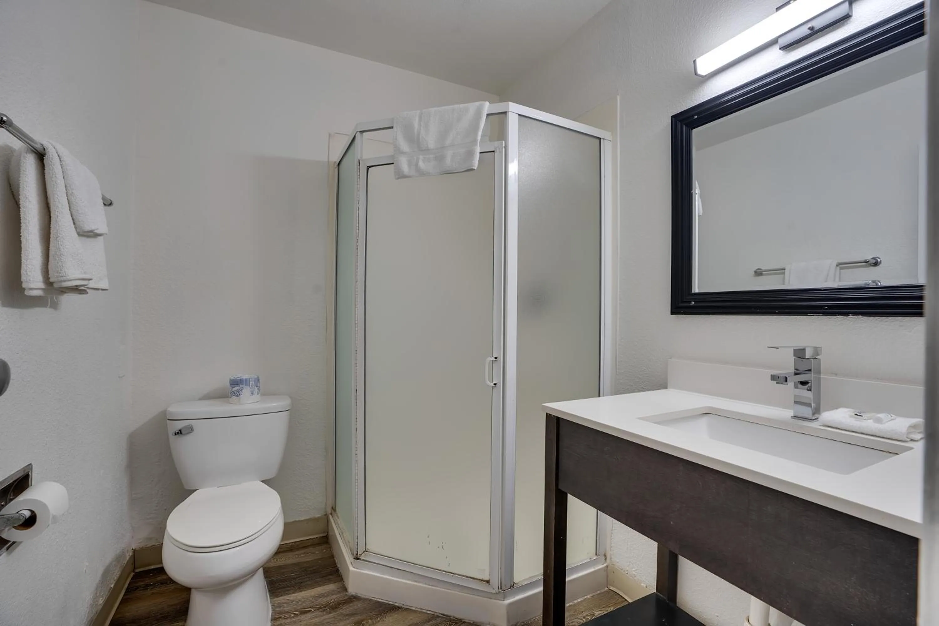 Bathroom in Econo Lodge Stockton near I-5 Fairgrounds