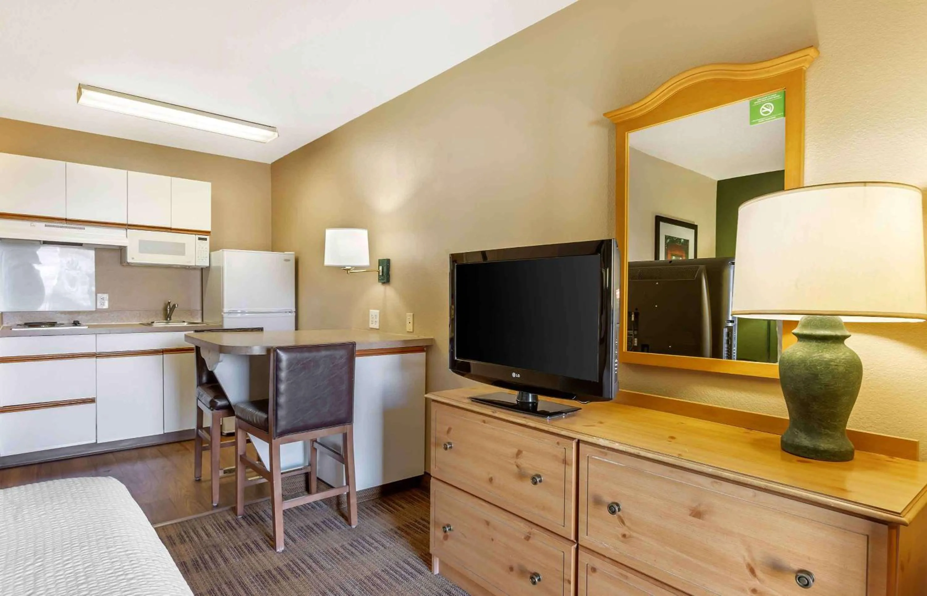 Bedroom in Extended Stay America Select Suites - Phoenix - Mesa - West