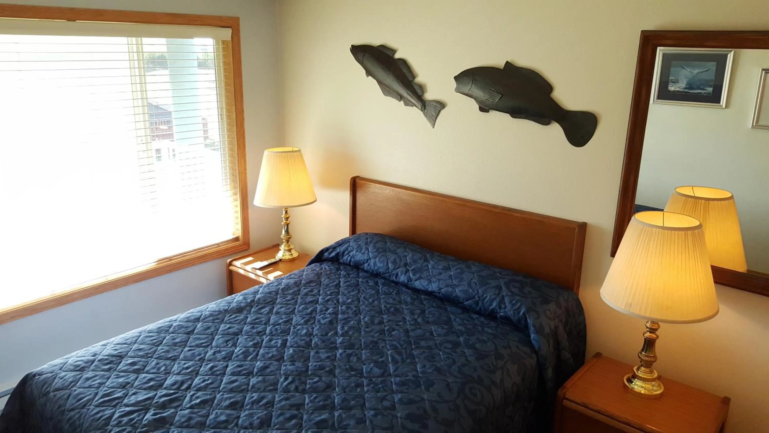 Bed in The Breakers Long Beach