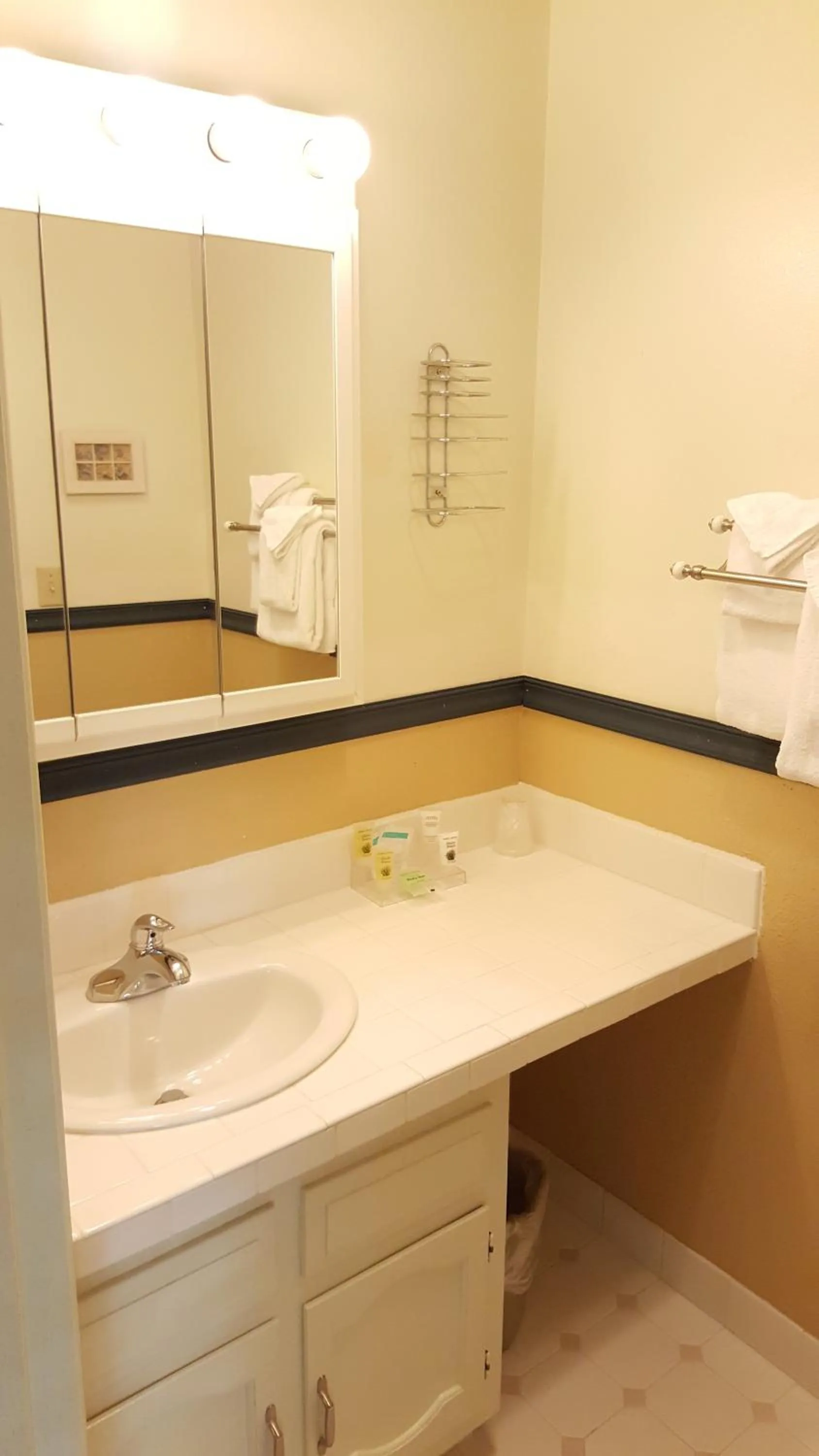 Bathroom in The Breakers Long Beach