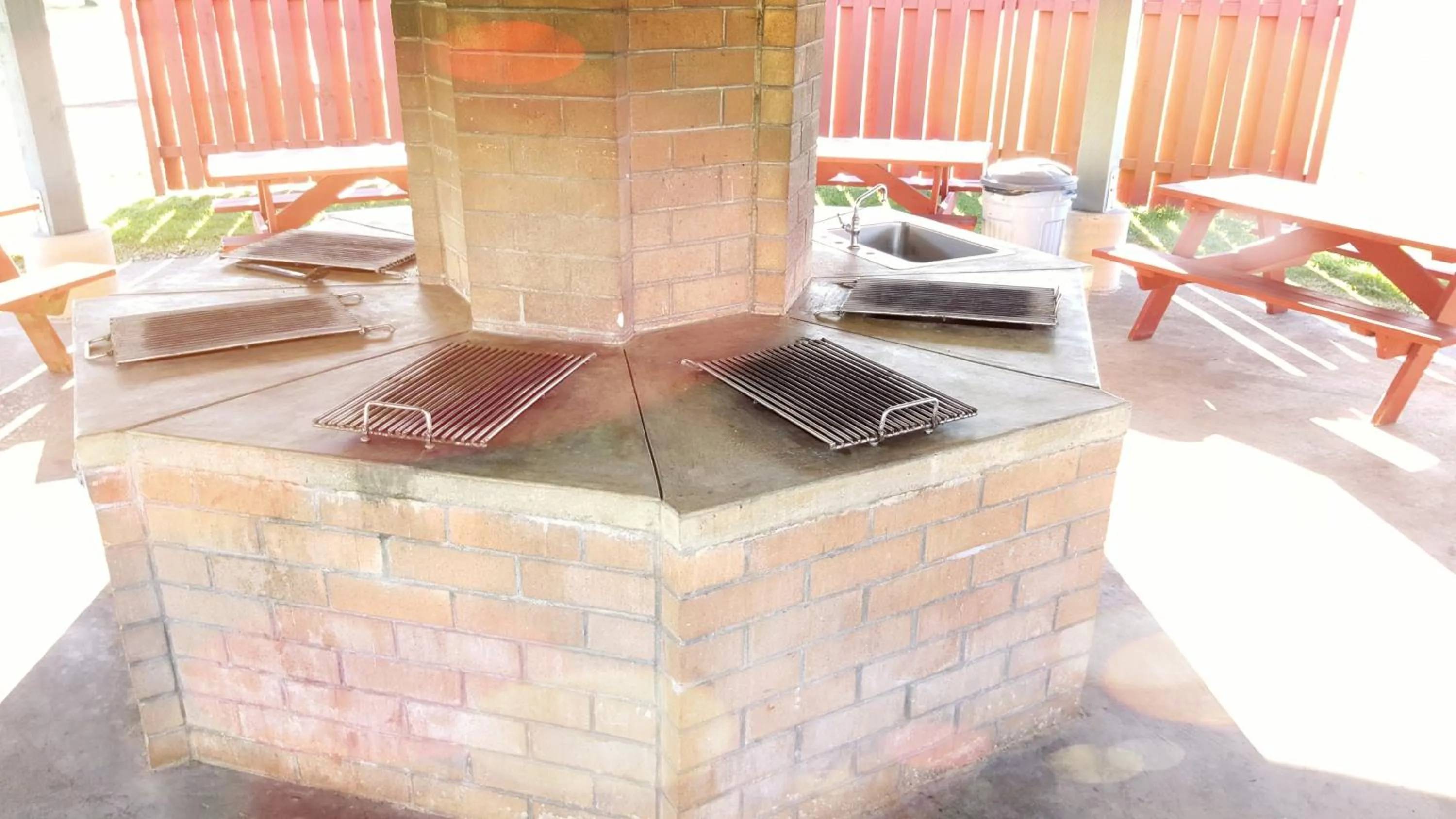 BBQ facilities in The Breakers Long Beach