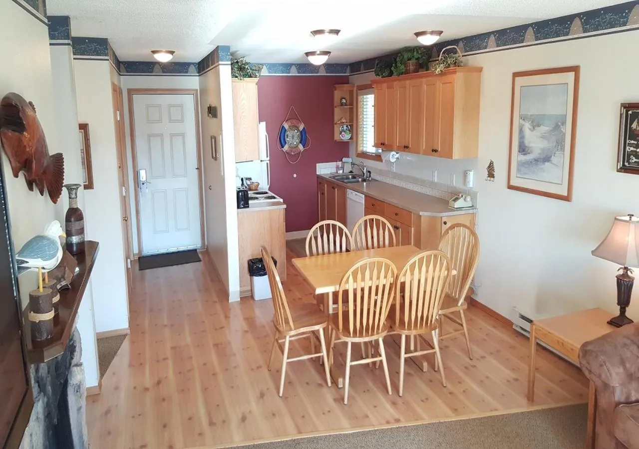 Kitchen or kitchenette in The Breakers Long Beach