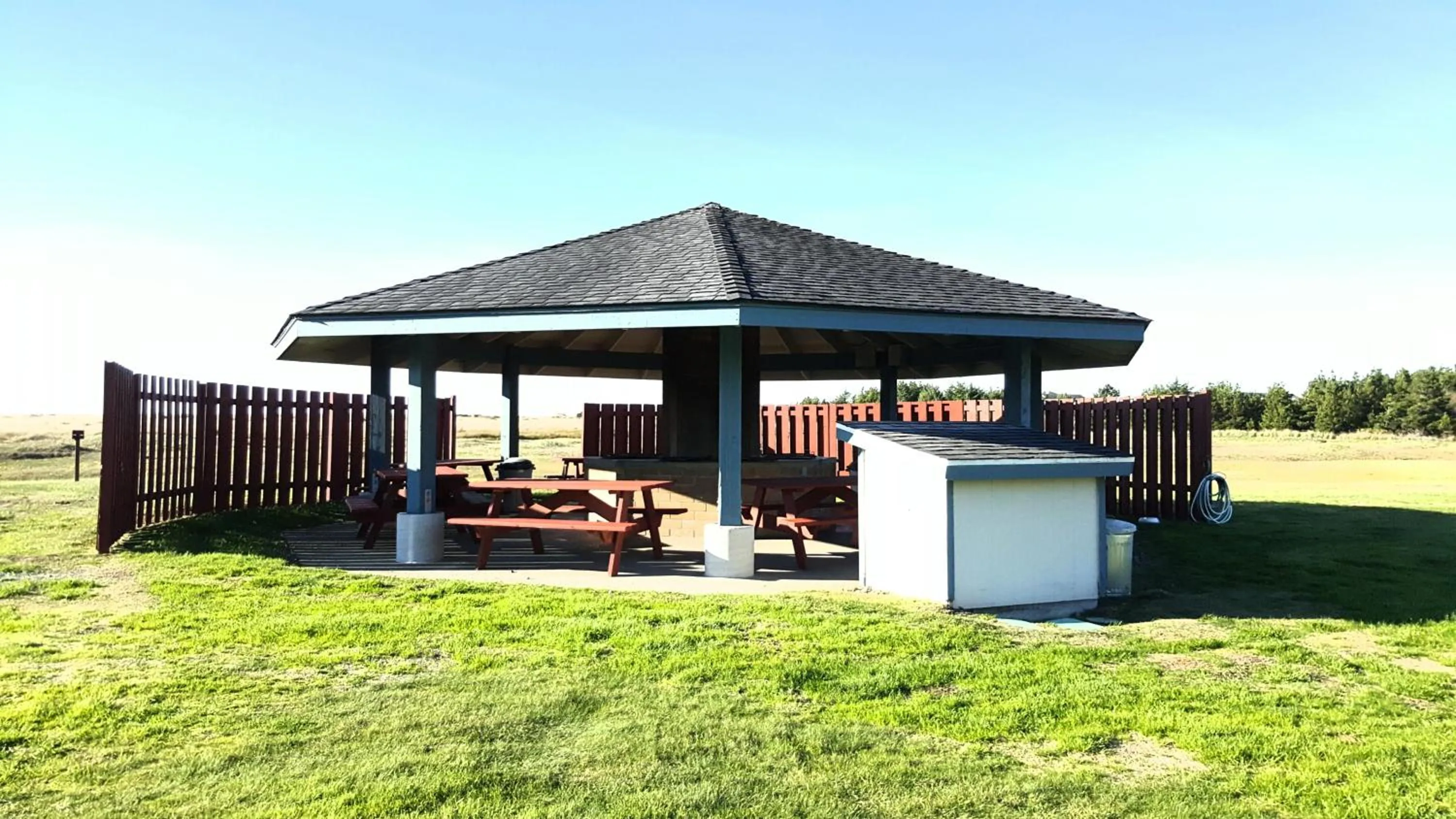 BBQ facilities in The Breakers Long Beach