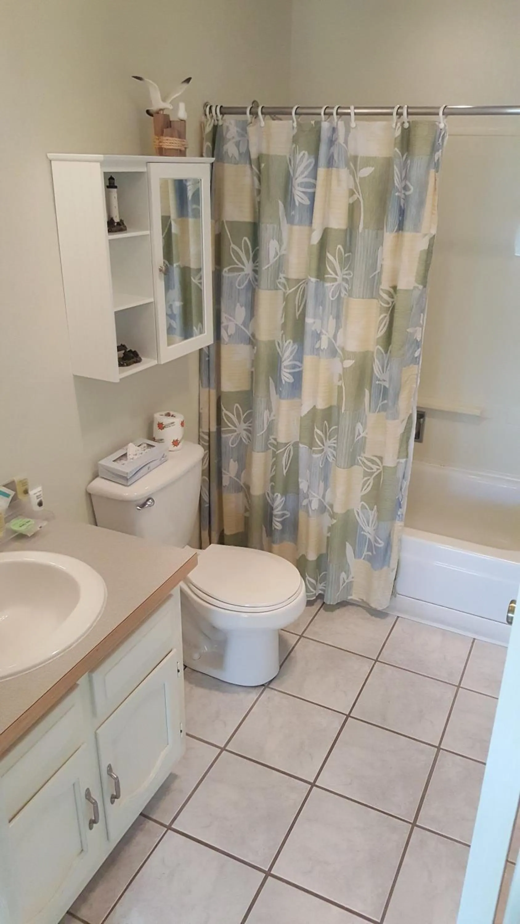 Shower in The Breakers Long Beach