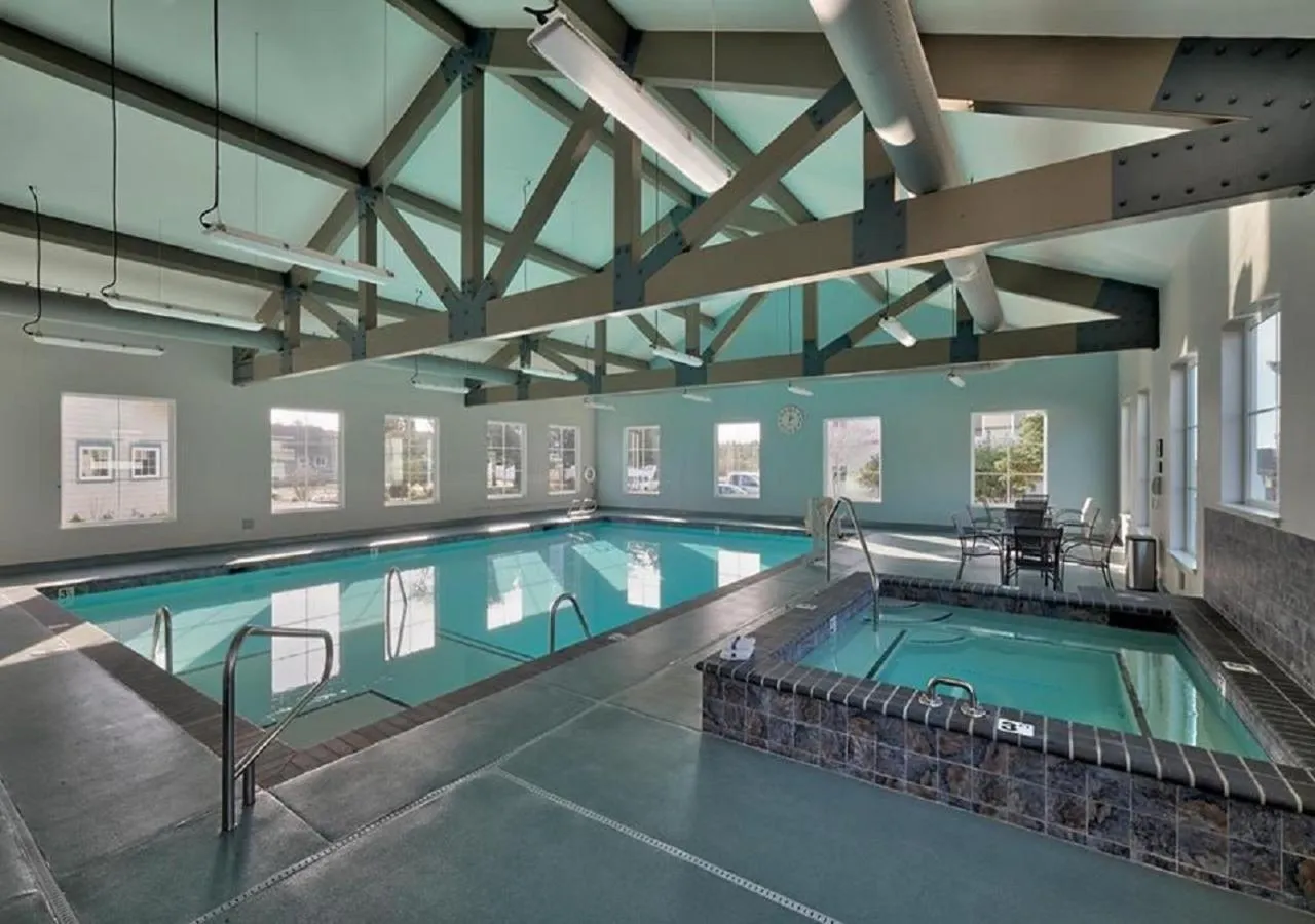 Hot Tub in The Breakers Long Beach