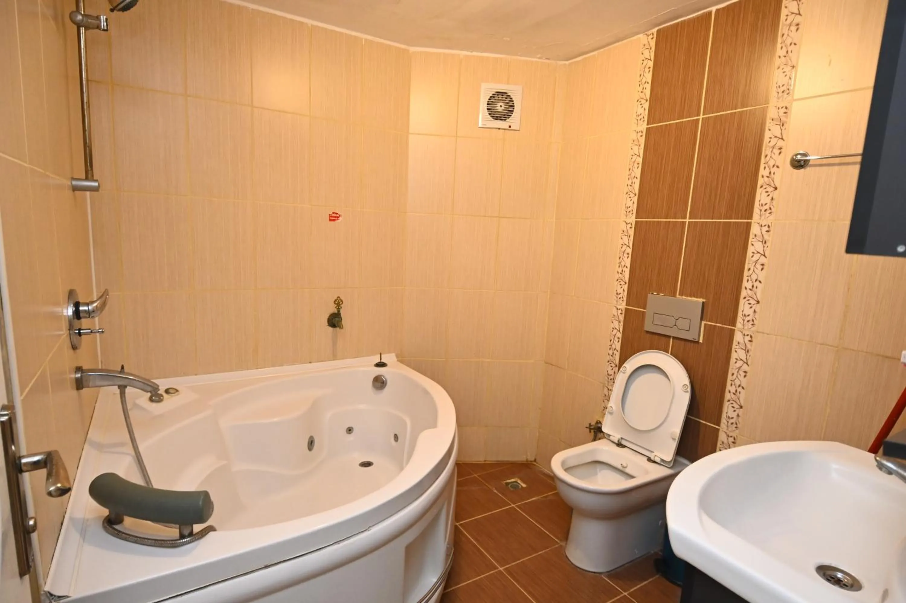 Bathroom in Sarot Thermal Vadi Tatil Koyu - Halal Hotel