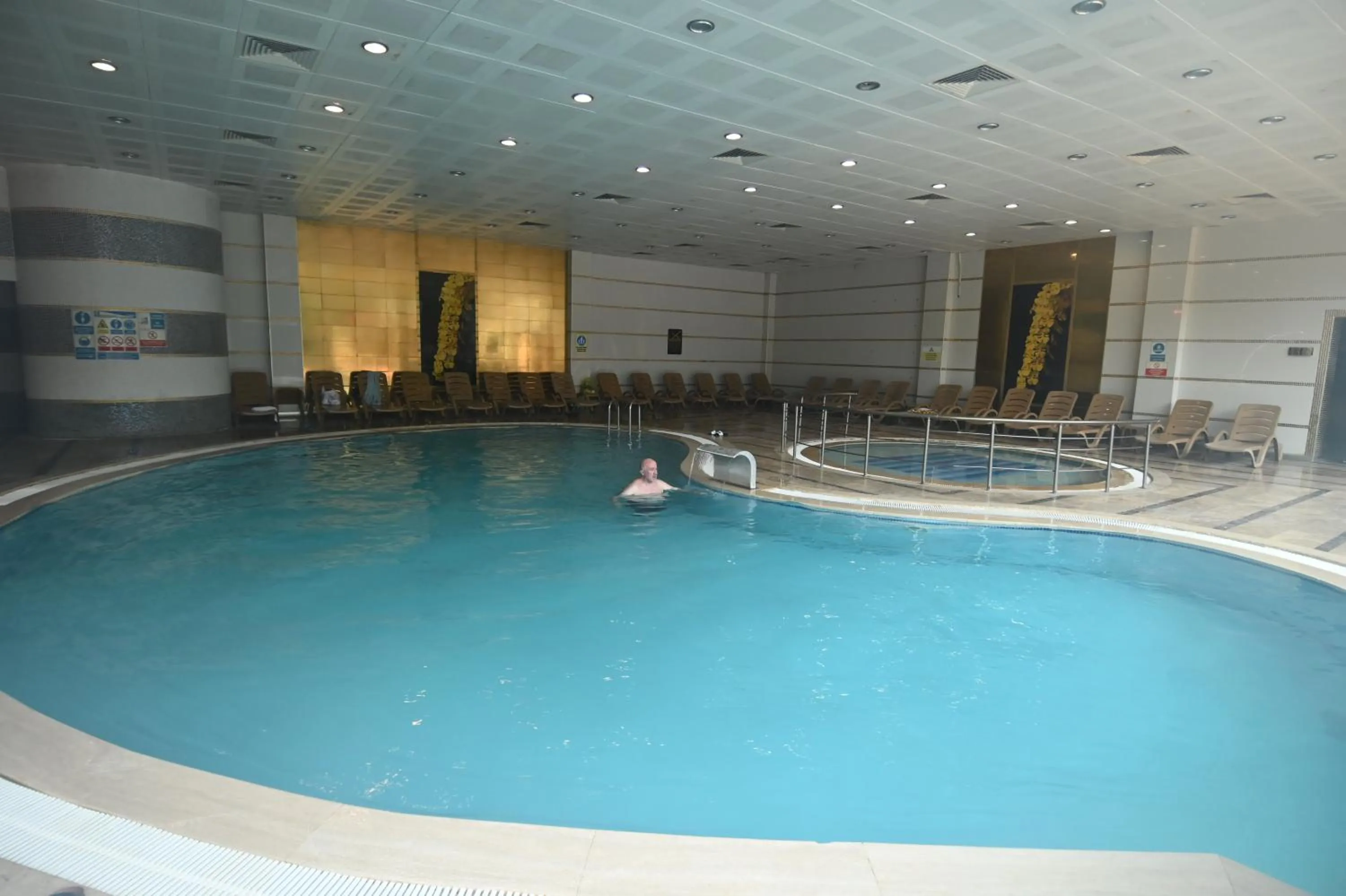 Swimming pool in Sarot Thermal Vadi Tatil Koyu - Halal Hotel