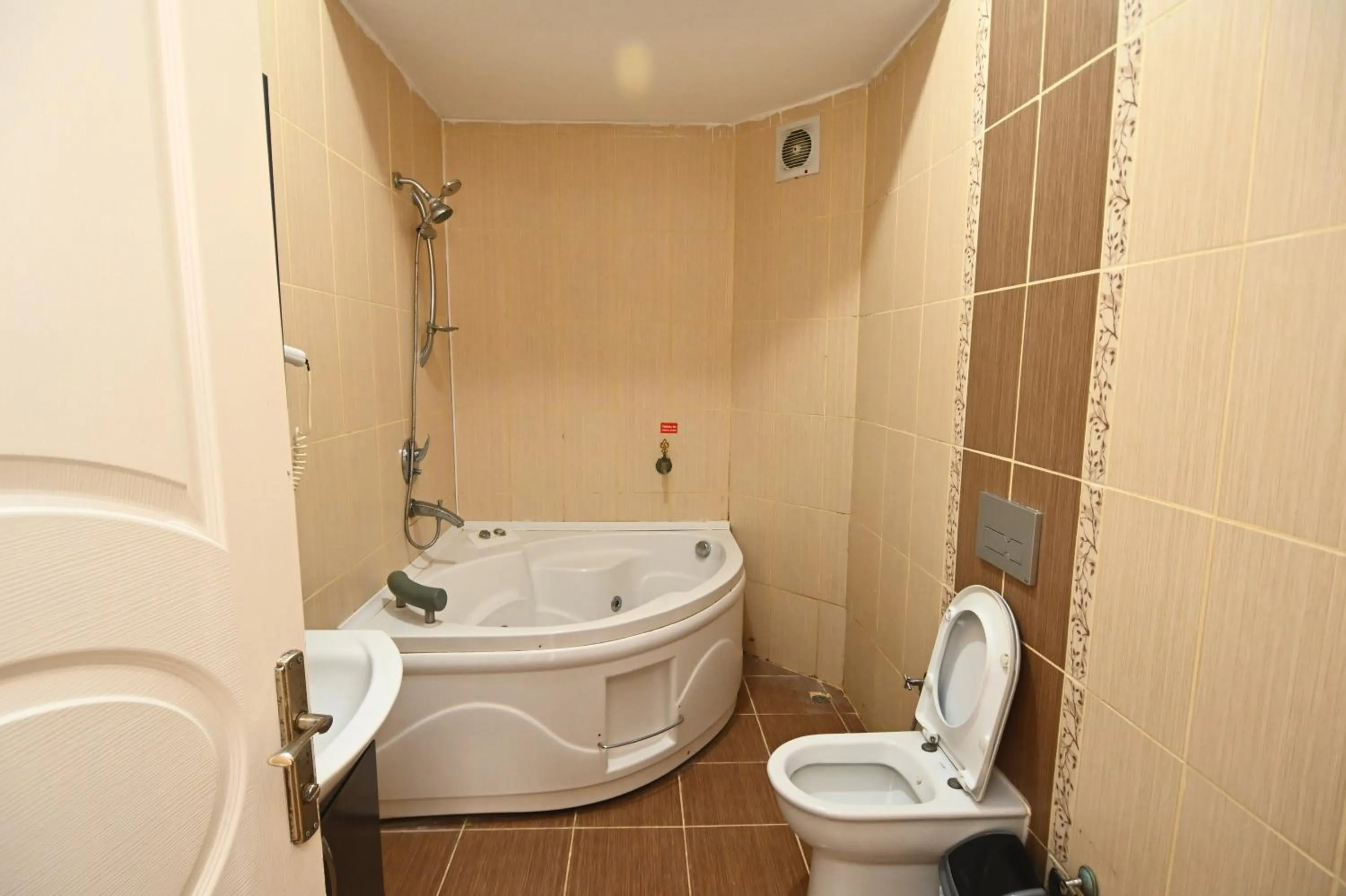 Bathroom in Sarot Thermal Vadi Tatil Koyu - Halal Hotel