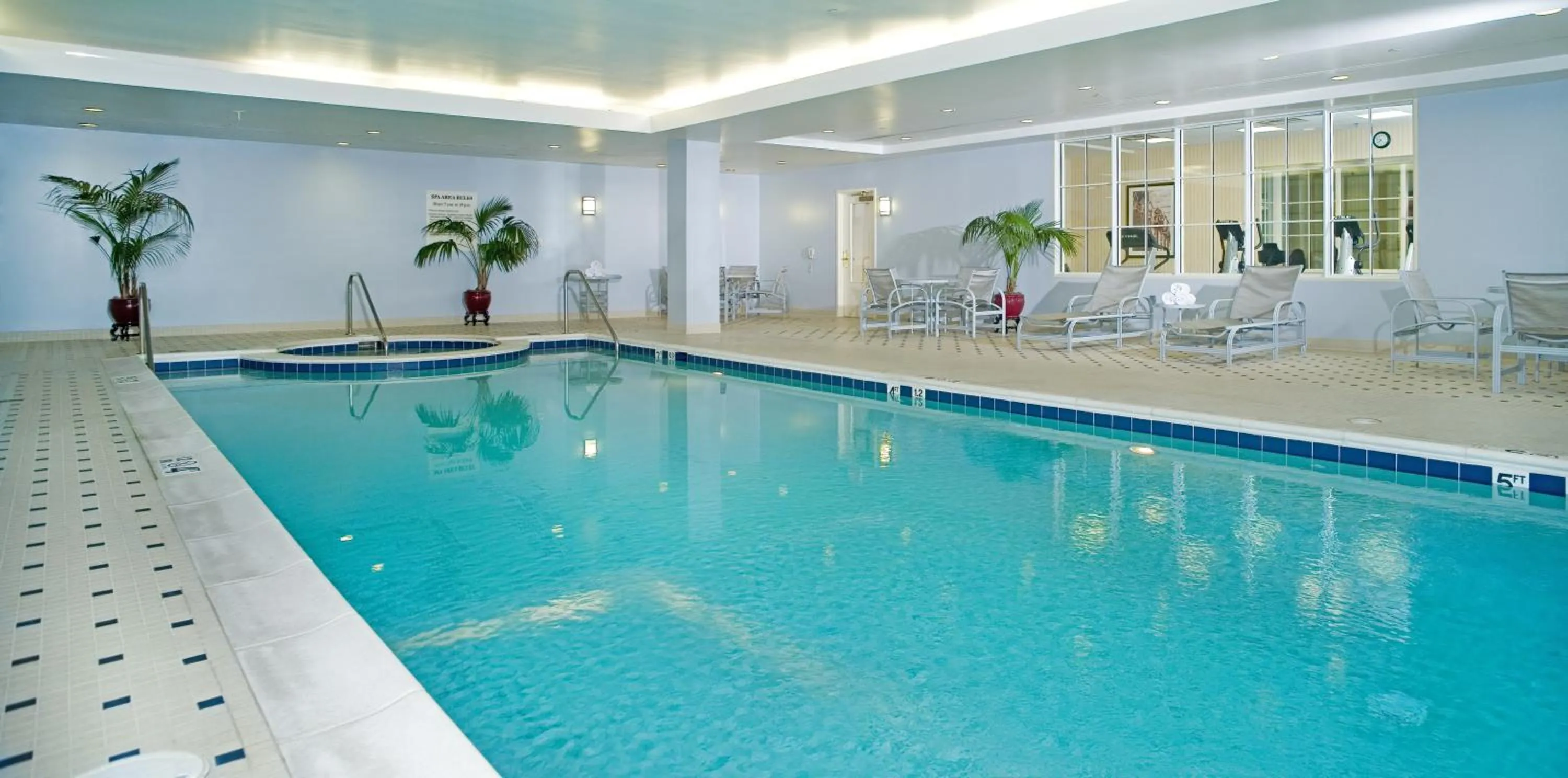 Swimming pool in Hotel 24 South