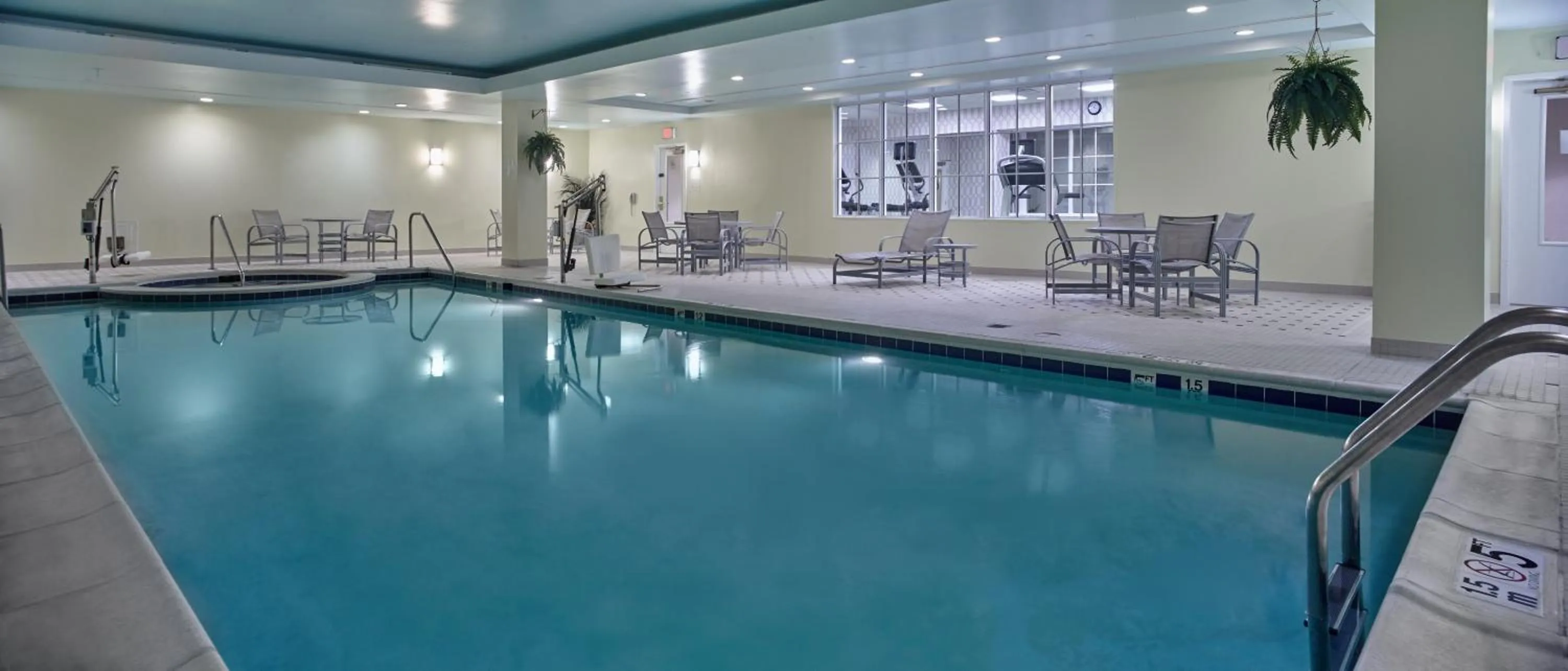 Swimming pool in Hotel 24 South