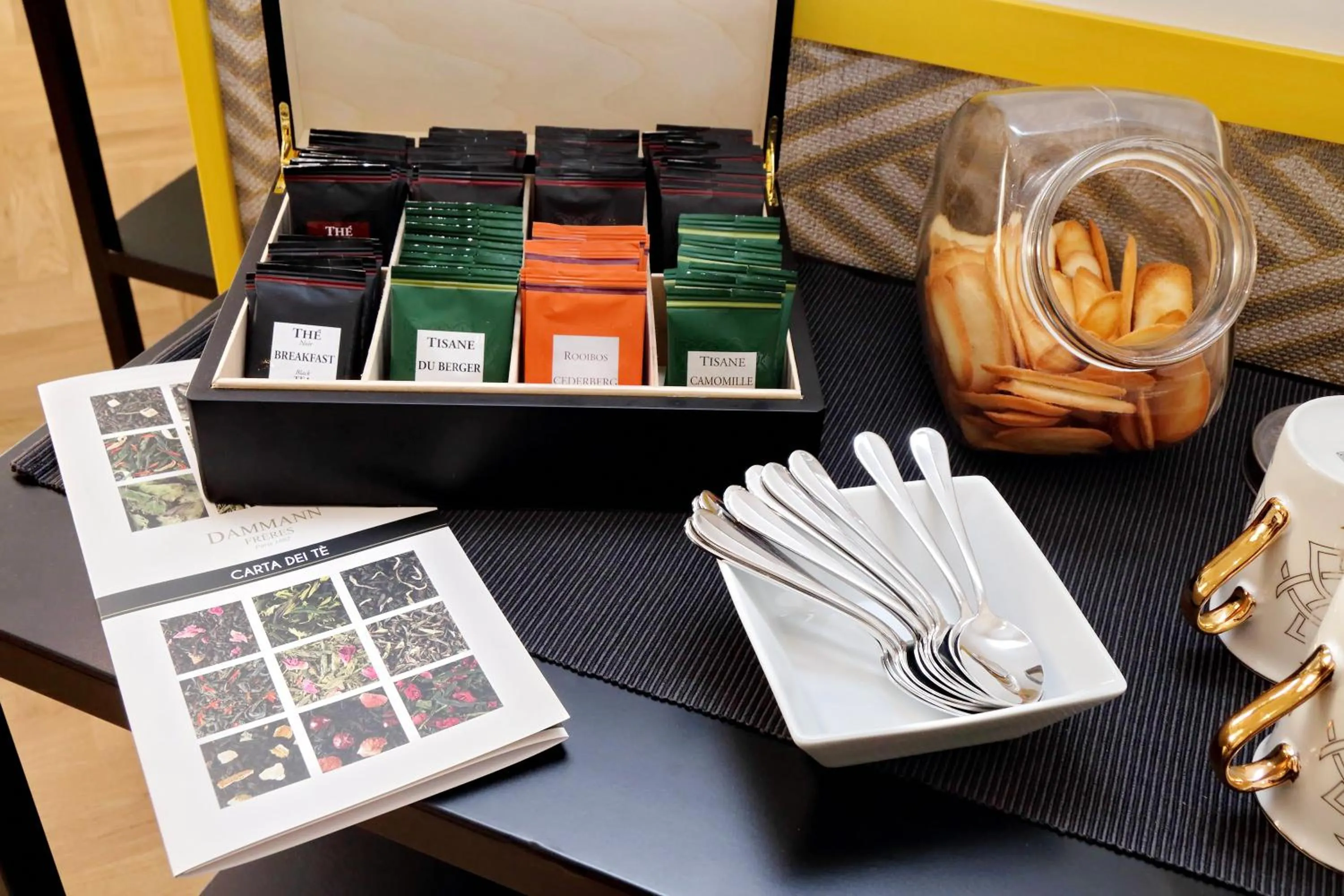 Restaurant/places to eat in Roma Five Suites