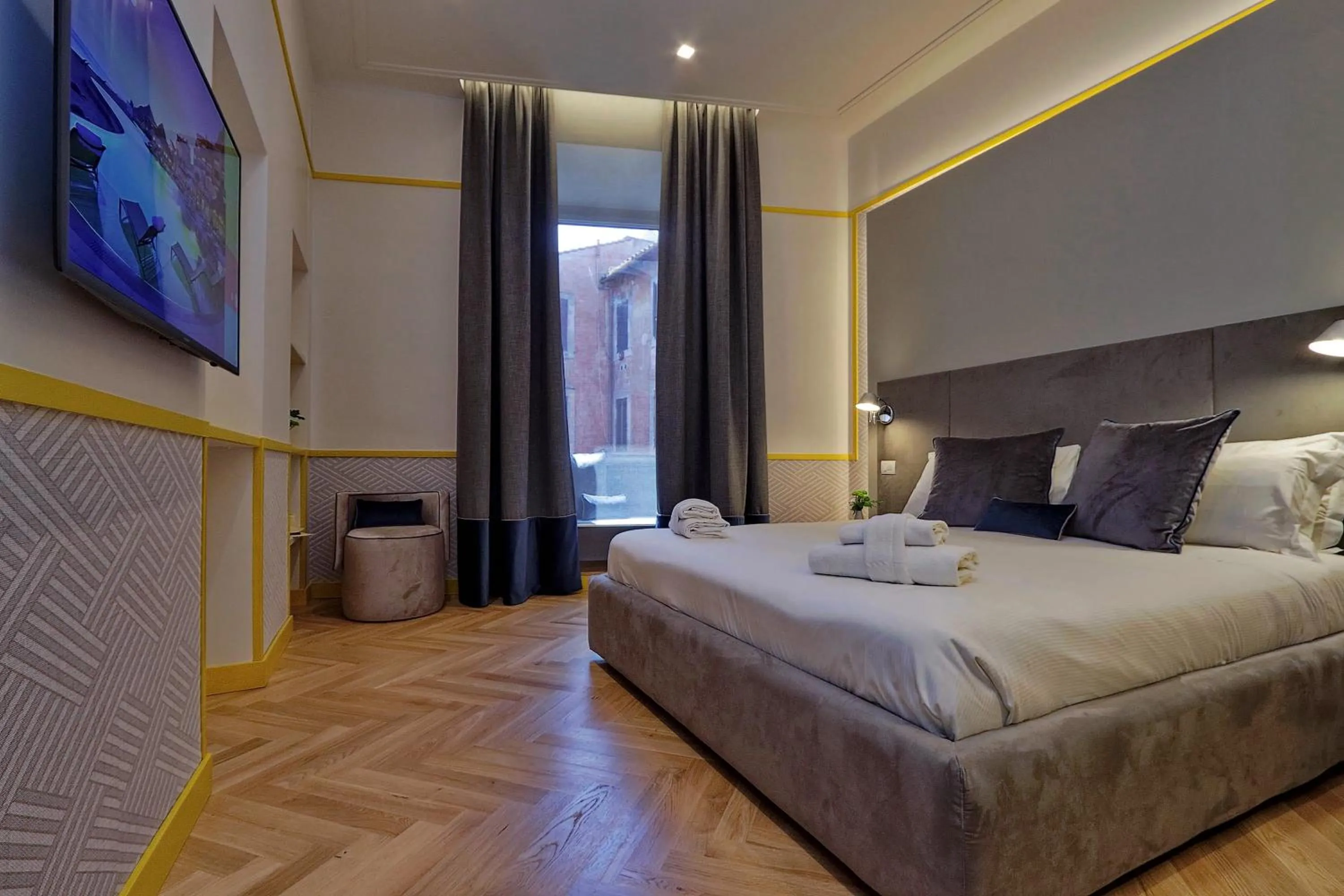 Photo of the whole room, Bed in Roma Five Suites