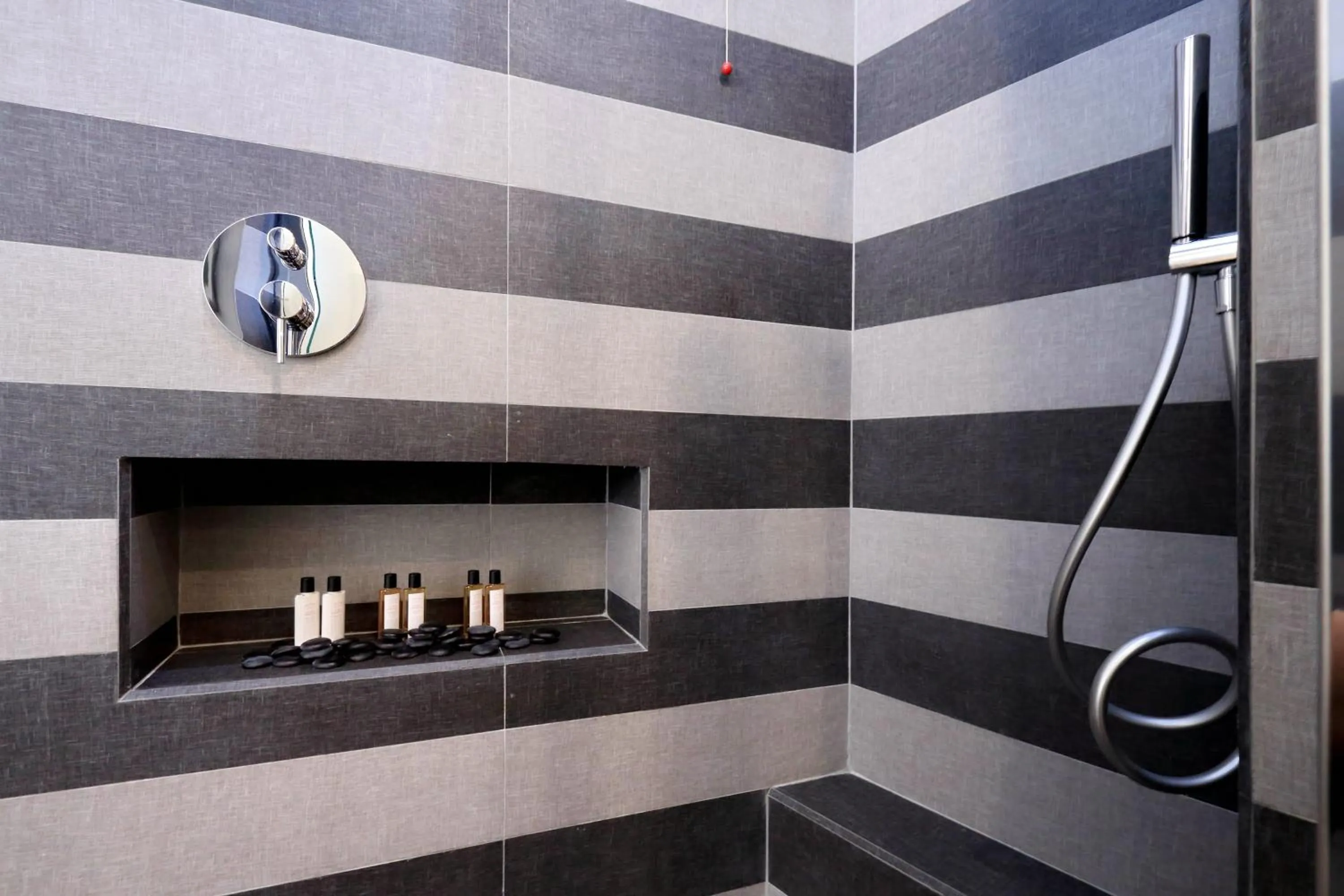 Shower in Roma Five Suites