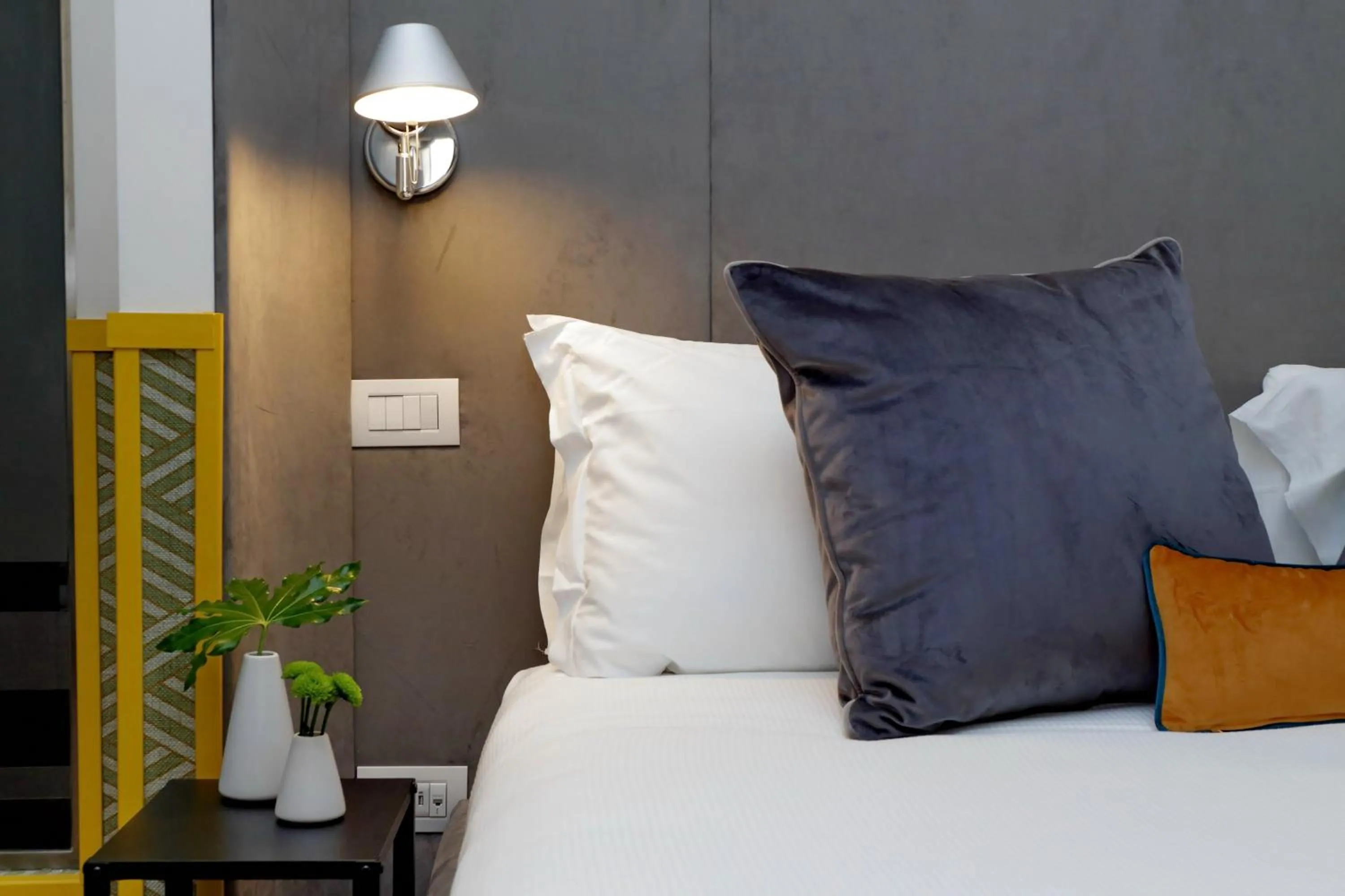 Bed in Roma Five Suites