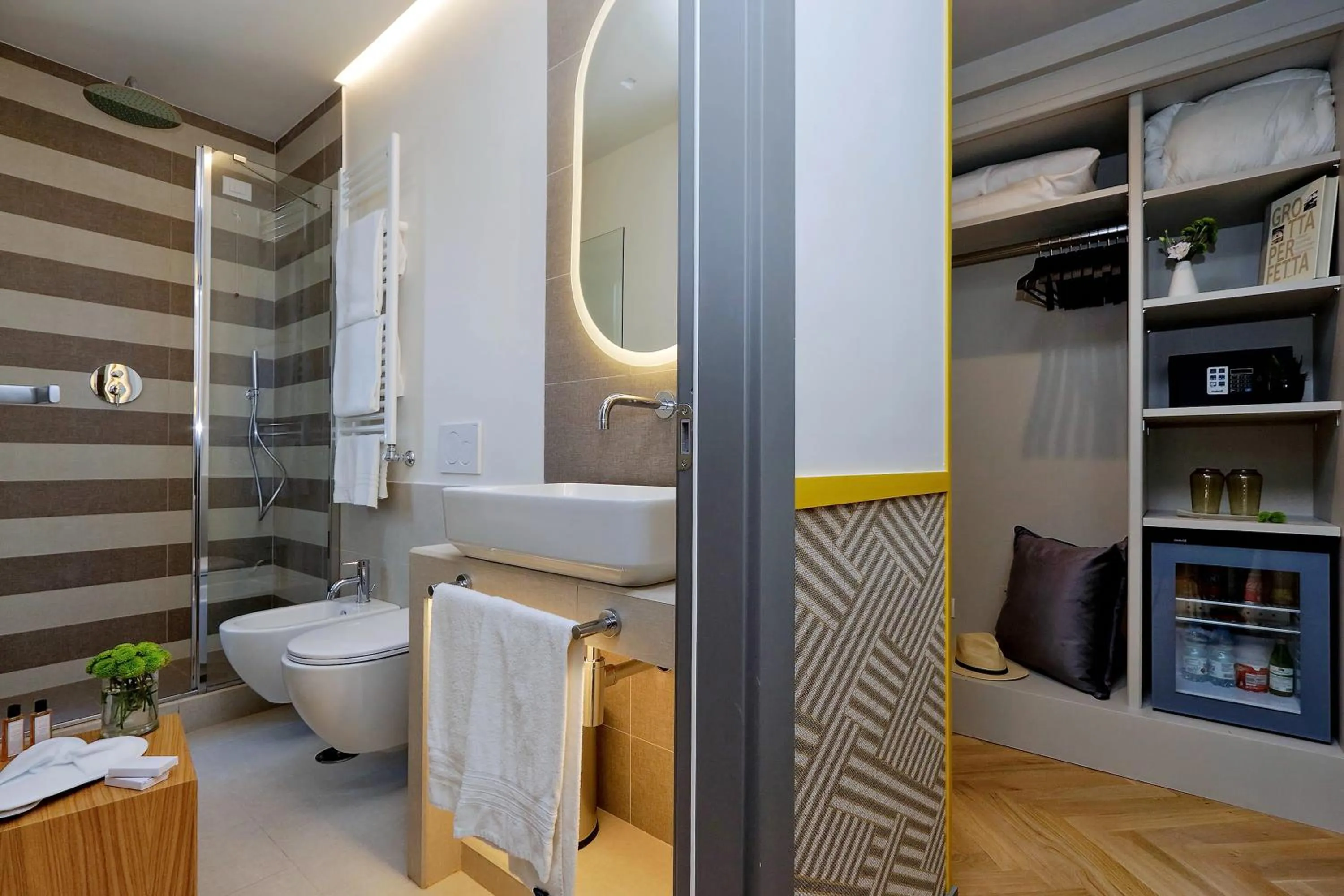 Shower in Roma Five Suites