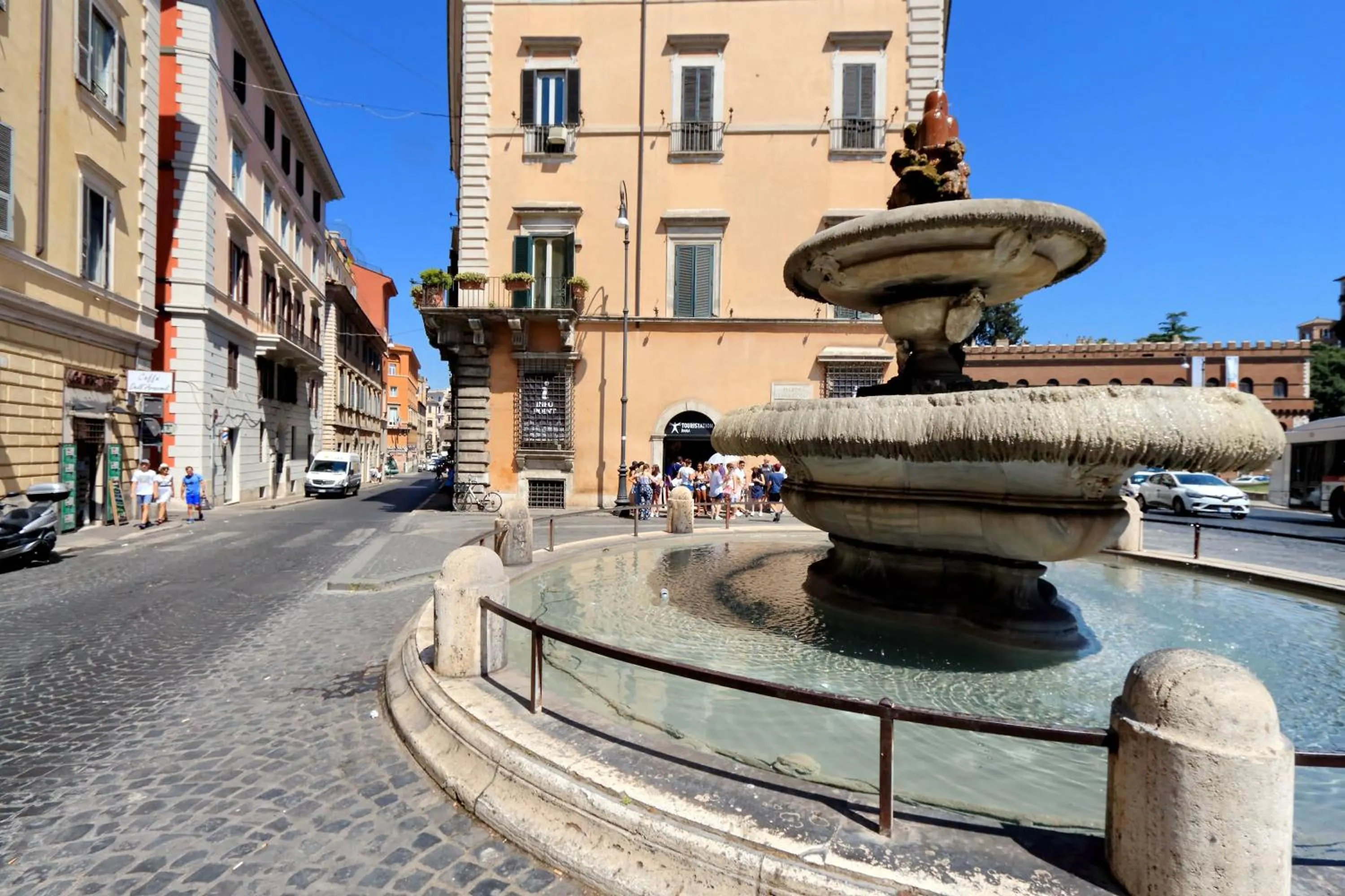 Property building in Roma Five Suites