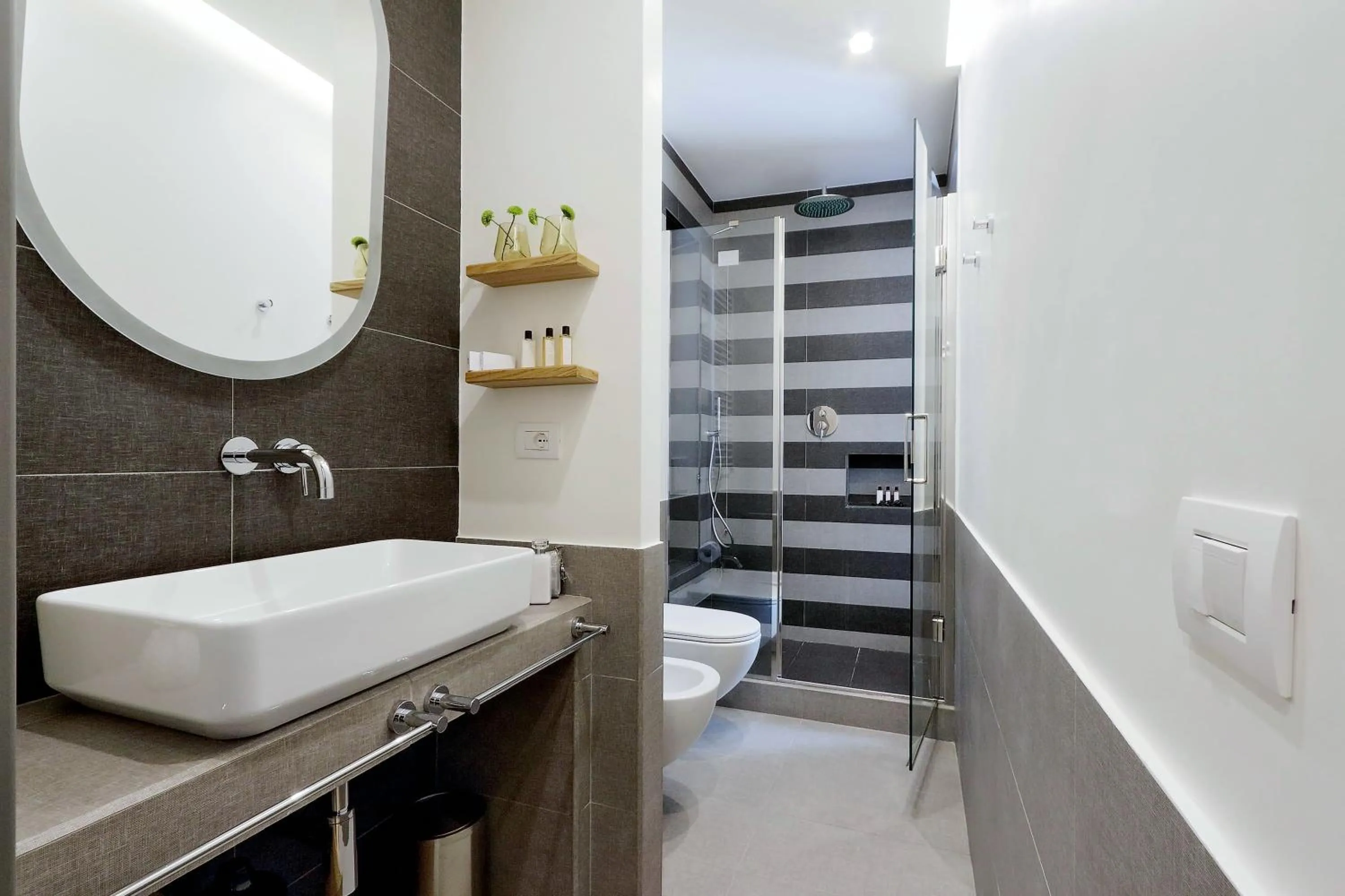 Shower in Roma Five Suites