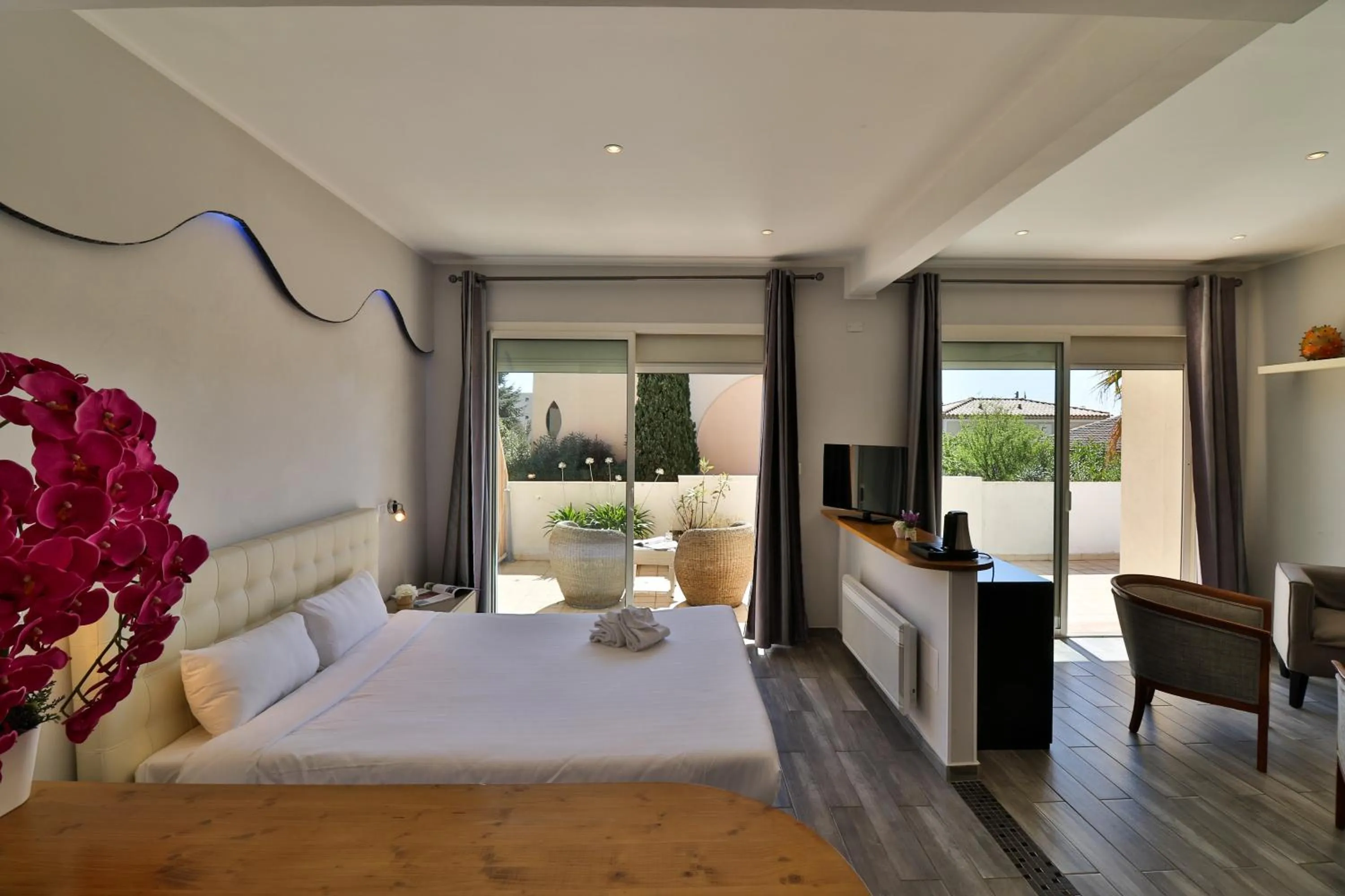 Patio, Bed in Hôtel Restaurant de la Mer