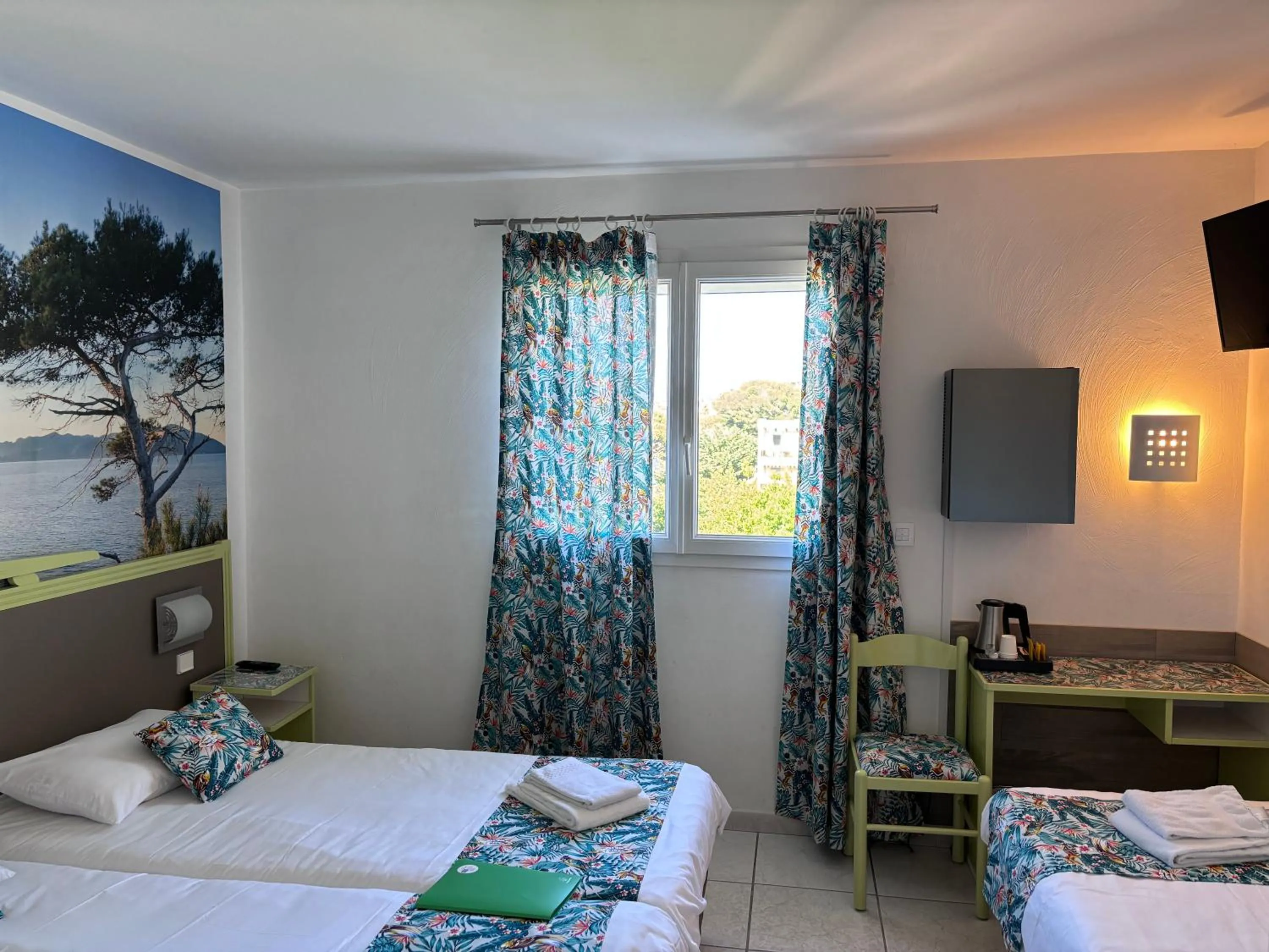 Property building, Bed in Hôtel Restaurant de la Mer