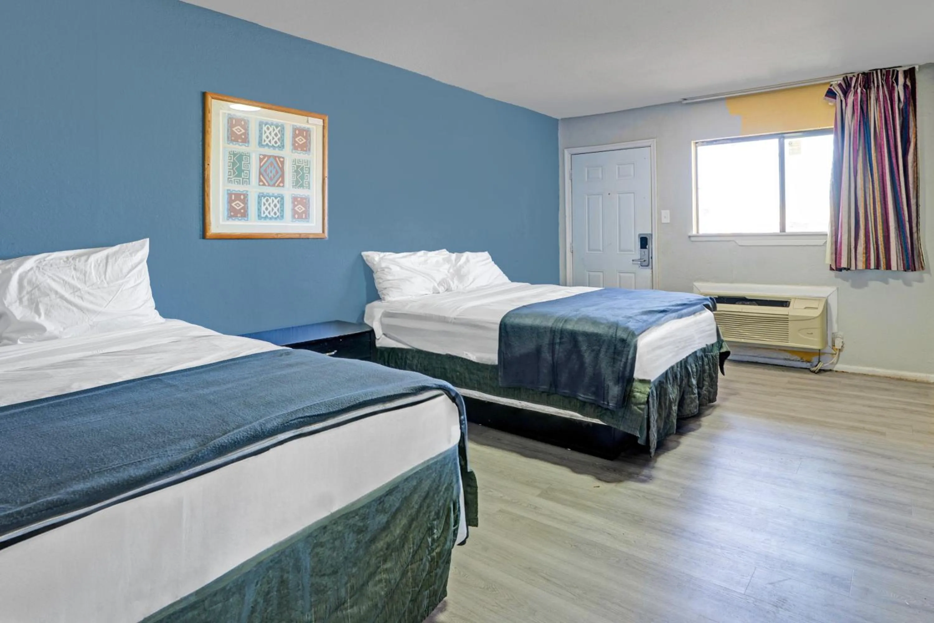 Bedroom, Bed in Super 7 Inn By OYO San Antonio NW Medical Center