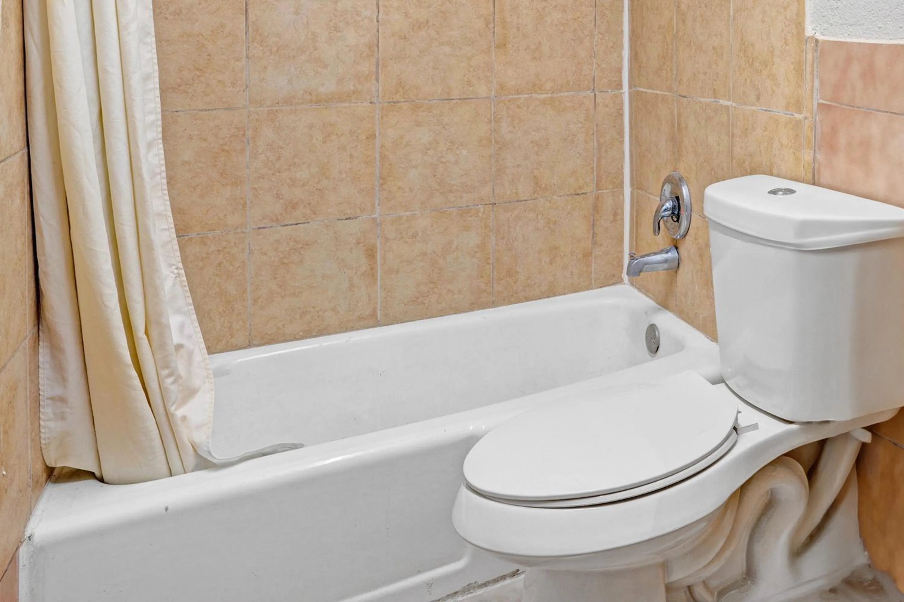 Bathroom in Super 7 Inn By OYO San Antonio NW Medical Center