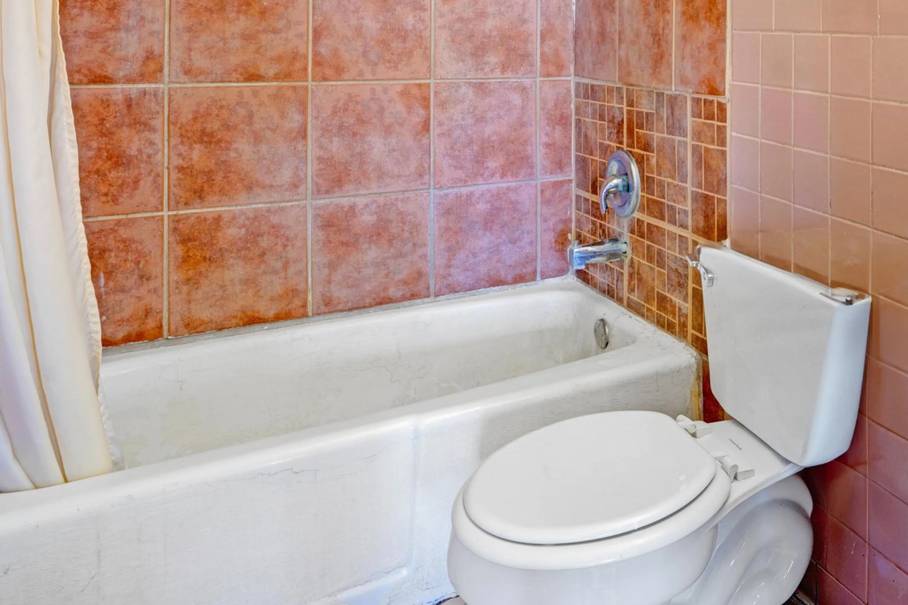 Bathroom in Super 7 Inn By OYO San Antonio NW Medical Center