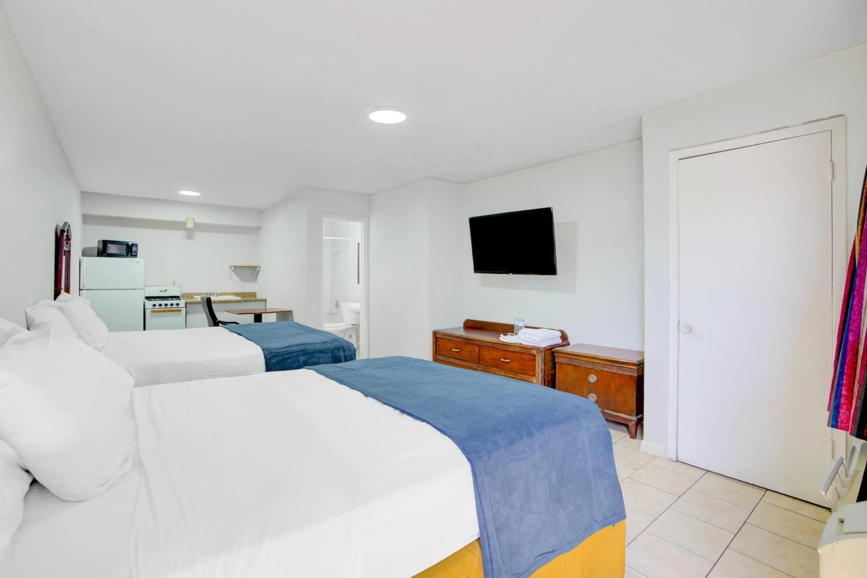 Bedroom, Bed in Super 7 Inn By OYO San Antonio NW Medical Center