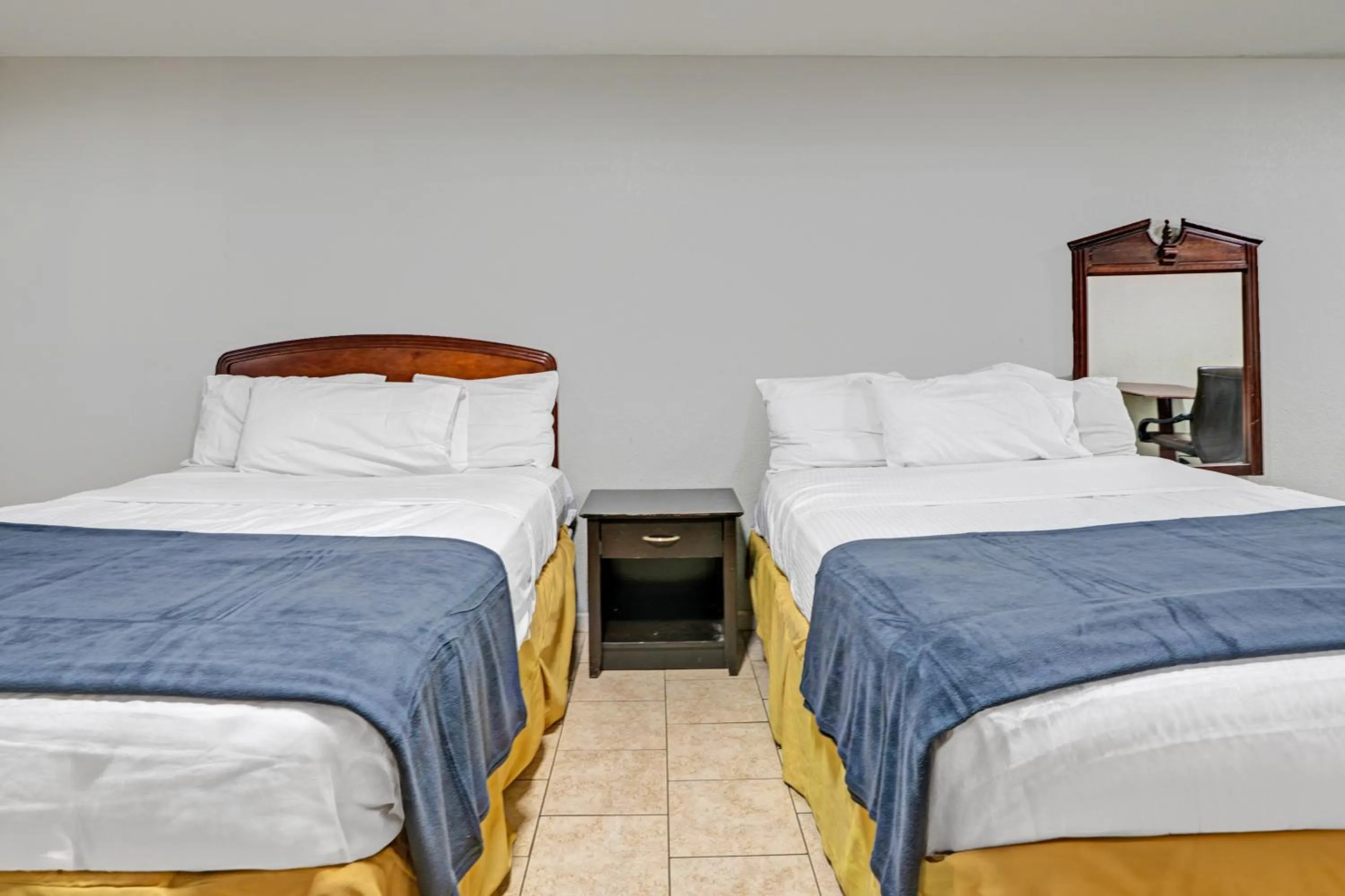 Bedroom, Bed in Super 7 Inn By OYO San Antonio NW Medical Center