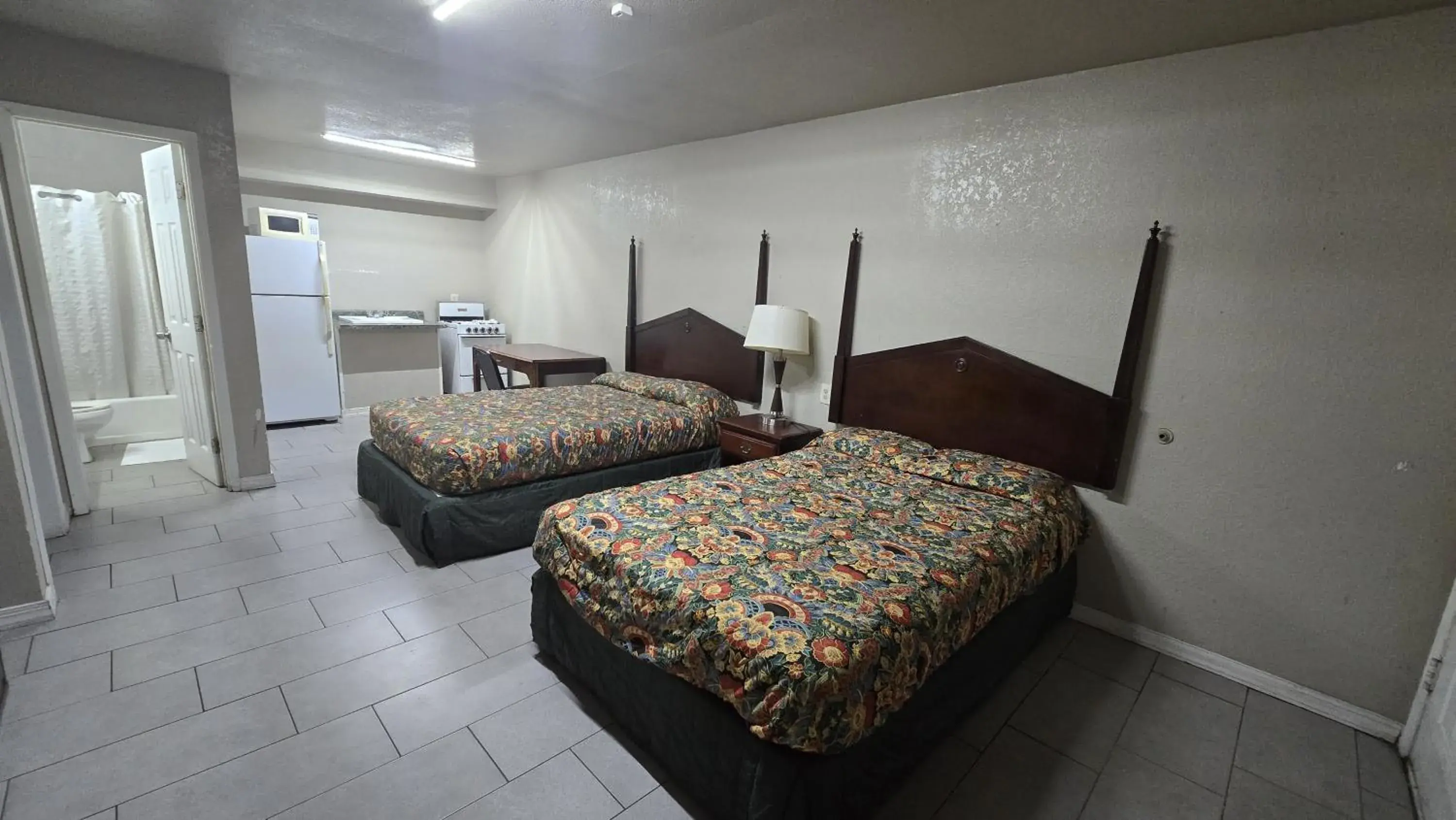 2 Queen Beds with Kitchenette Non-Smoking in Super 7 Inn By OYO San Antonio NW Medical Center 2 Queen Beds with Kitchenette Non-Smoking in Super 7 Inn By OYO San Antonio NW Medical Center