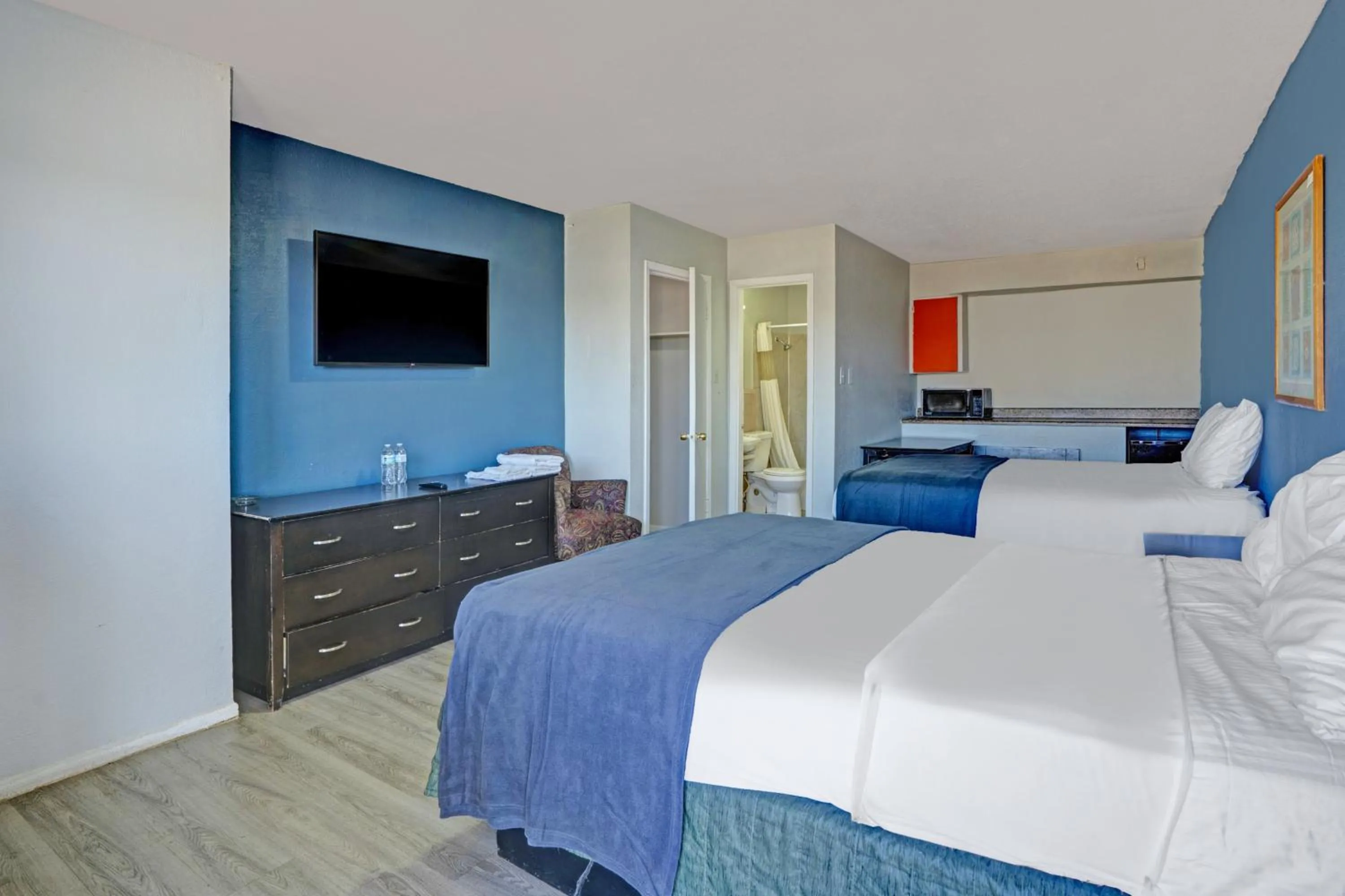 Bedroom, Bed in Super 7 Inn By OYO San Antonio NW Medical Center