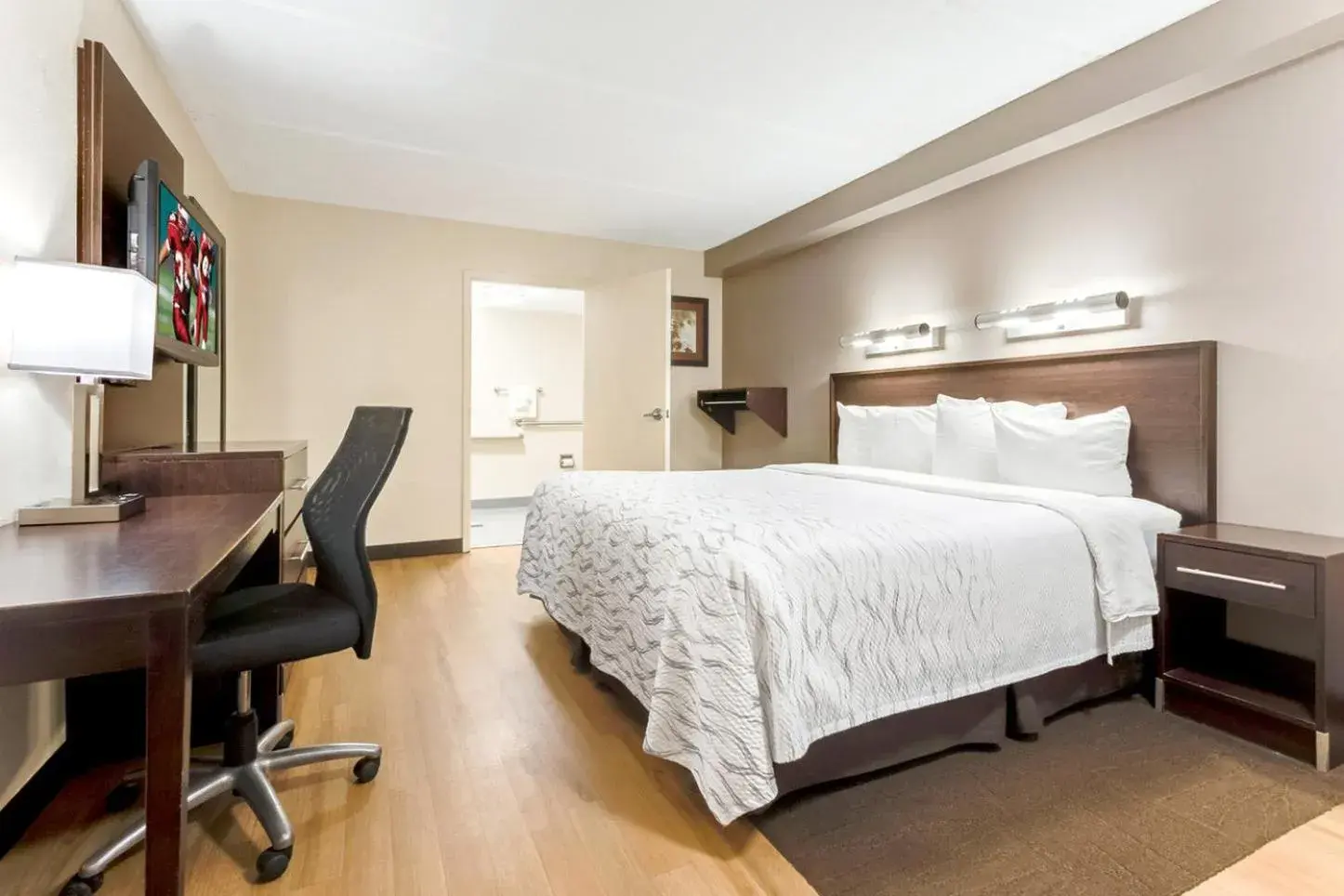 Deluxe King Room Disability Access Roll-ln Shower Smoke Free in Red Roof Inn PLUS+ Mt Pleasant - Patriots Point Deluxe King Room Disability Access Roll-ln Shower Smoke Free in Red Roof Inn PLUS+ Mt Pleasant - Patriots Point