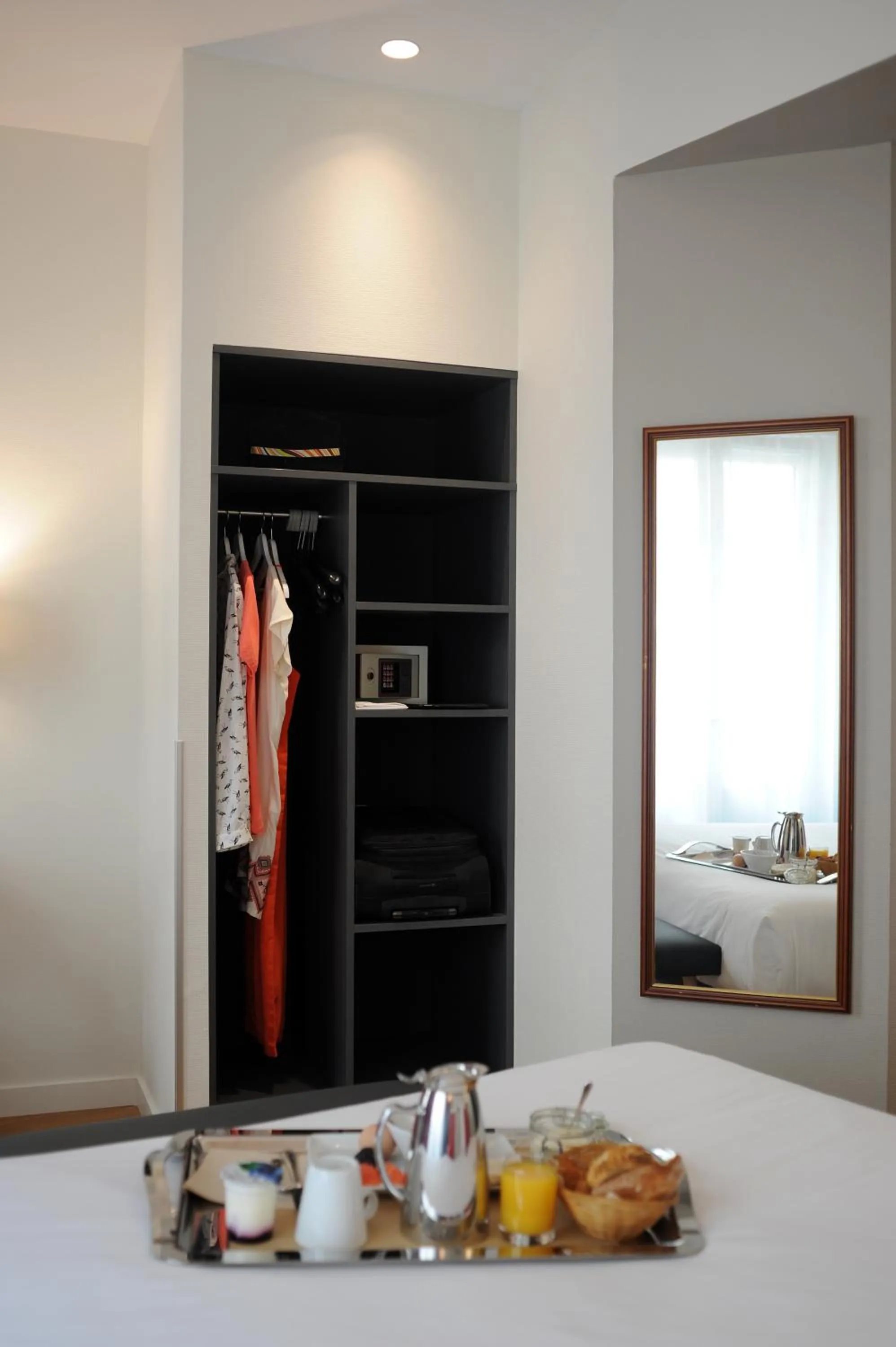 Photo of the whole room, Bed in Hotel Albert 1er