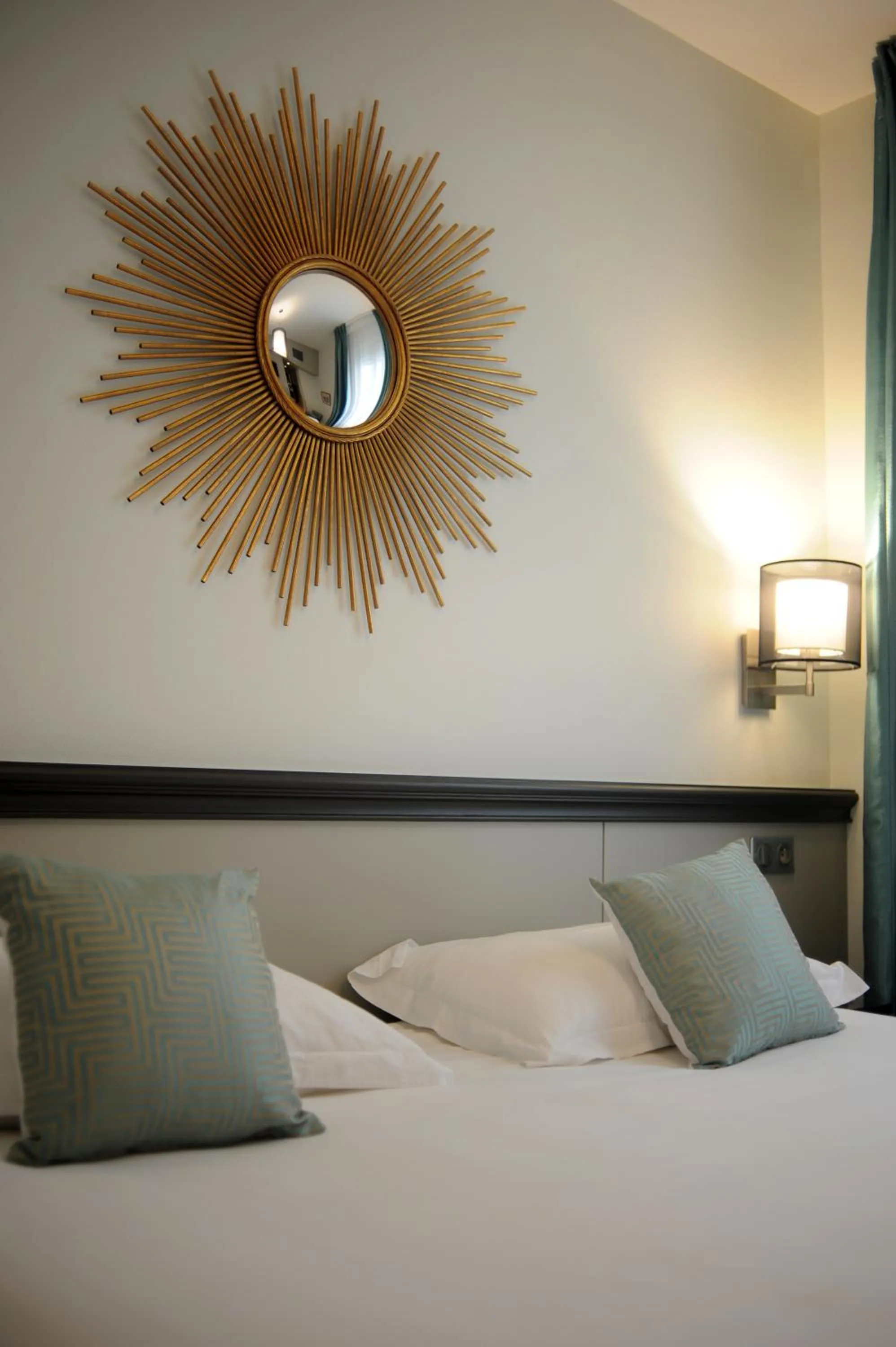 Photo of the whole room, Bed in Hotel Albert 1er