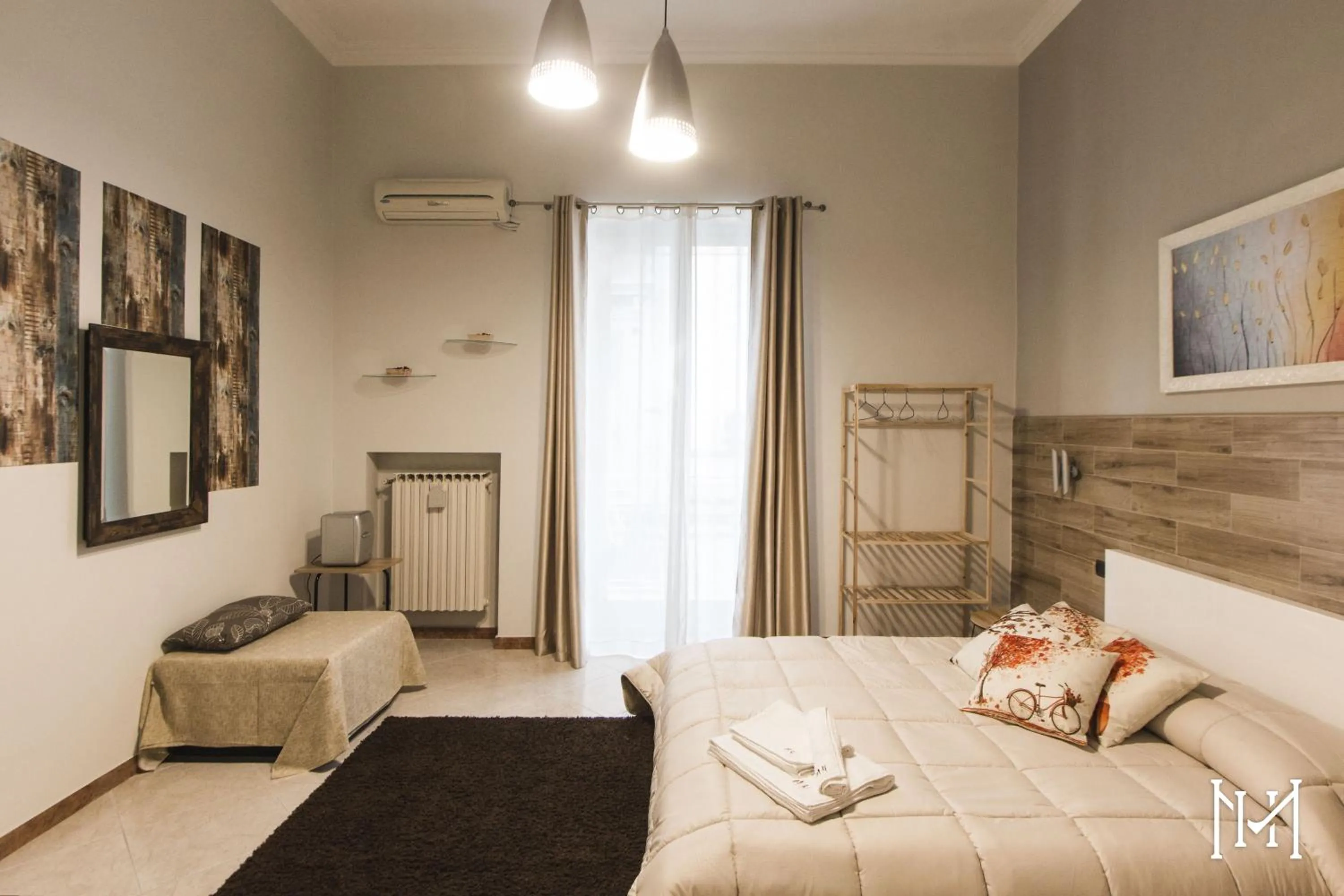 Photo of the whole room, Bed in Mulberry House