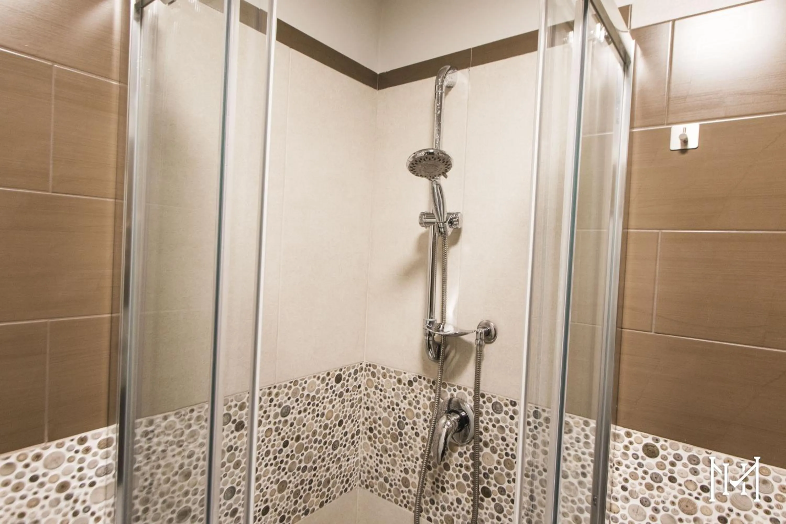 Shower in Mulberry House